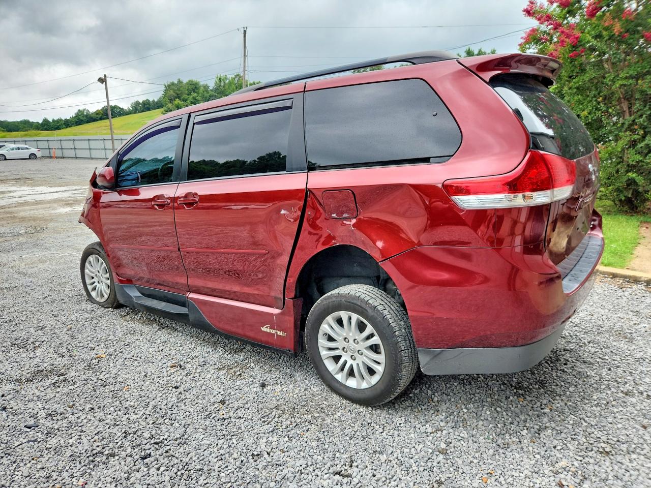 2014 Toyota Sienna Xle 8-passenger Burgundy vin: 5TDYK3DC5ES455935