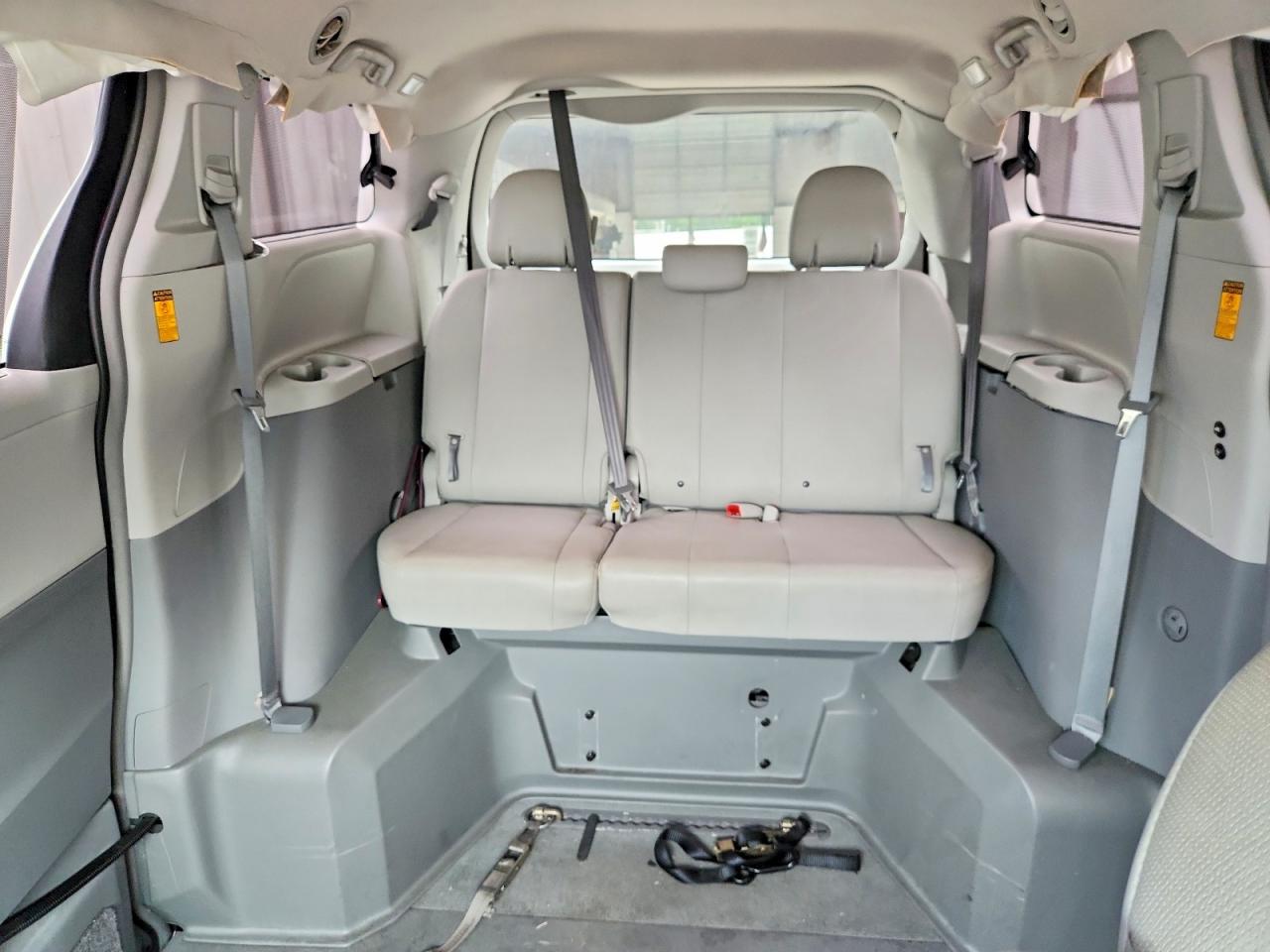 2014 Toyota Sienna Xle 8-passenger Burgundy vin: 5TDYK3DC5ES455935