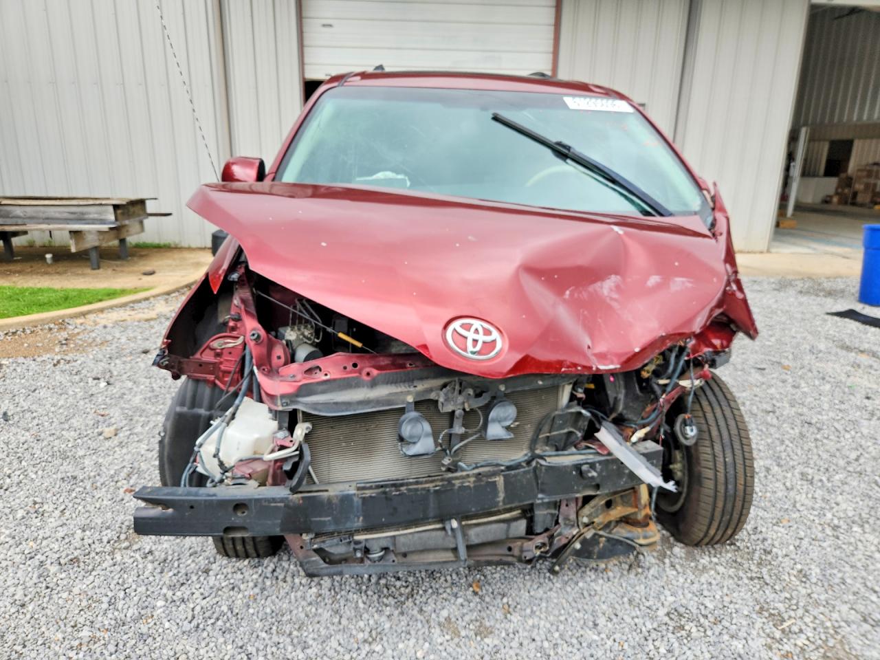 2014 Toyota Sienna Xle 8-passenger Burgundy vin: 5TDYK3DC5ES455935