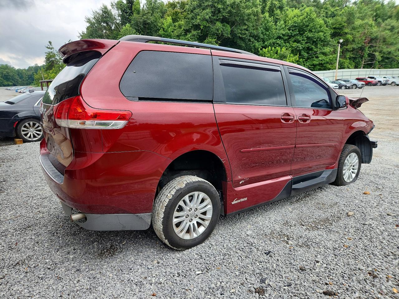 2014 Toyota Sienna Xle 8-passenger Burgundy vin: 5TDYK3DC5ES455935