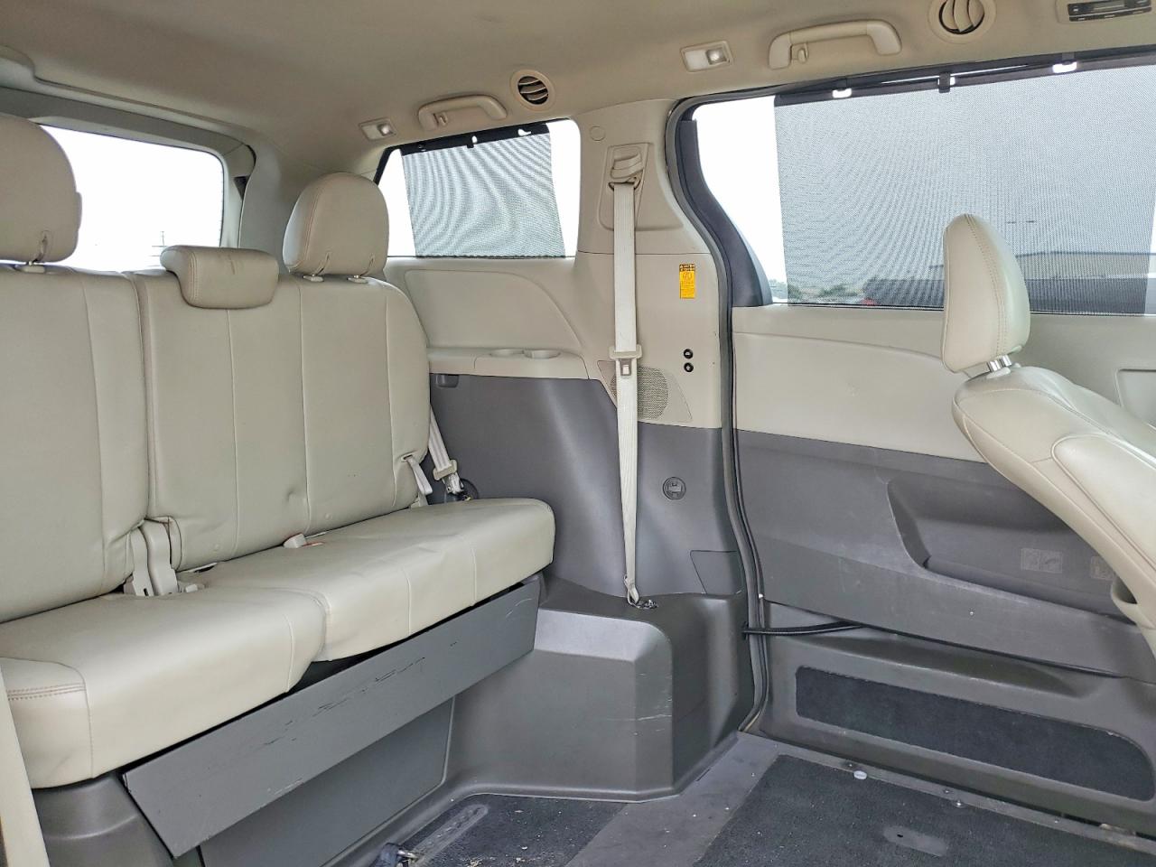 2014 Toyota Sienna Xle 8-passenger Gold vin: 5TDYK3DC5ES455966