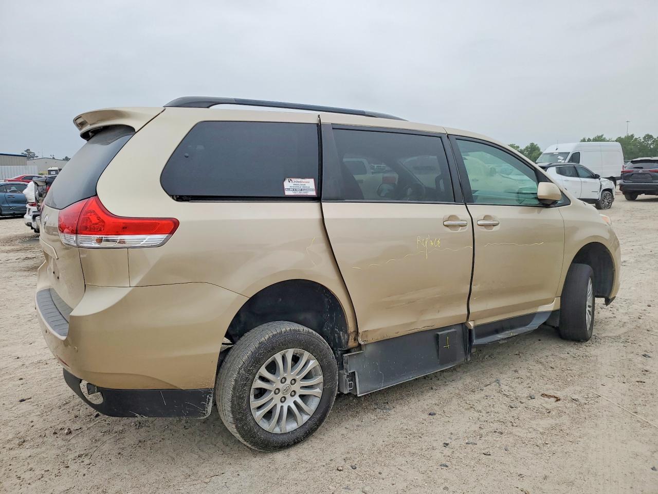 2014 Toyota Sienna Xle 8-passenger Gold vin: 5TDYK3DC5ES455966