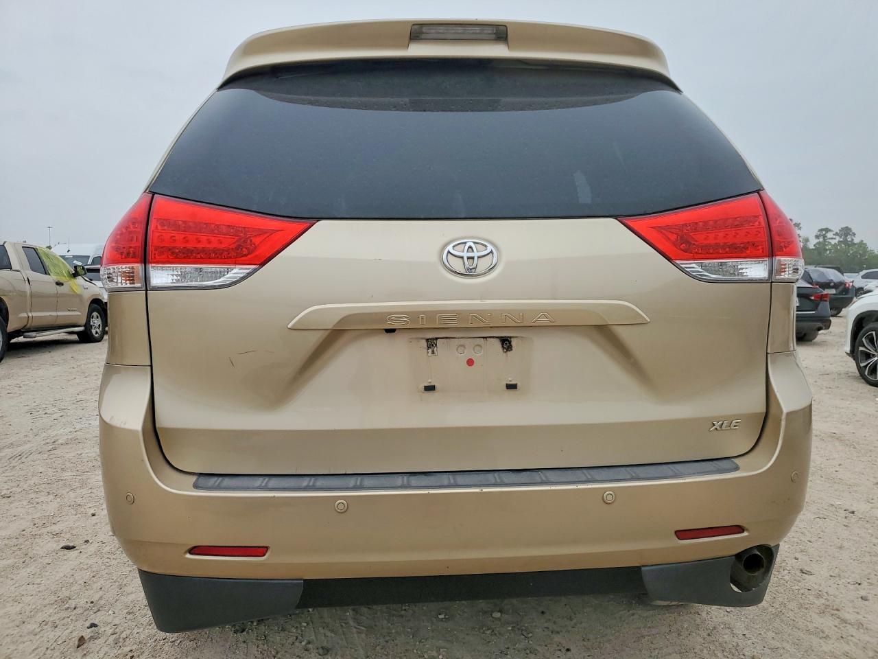 2014 Toyota Sienna Xle 8-passenger Gold vin: 5TDYK3DC5ES455966