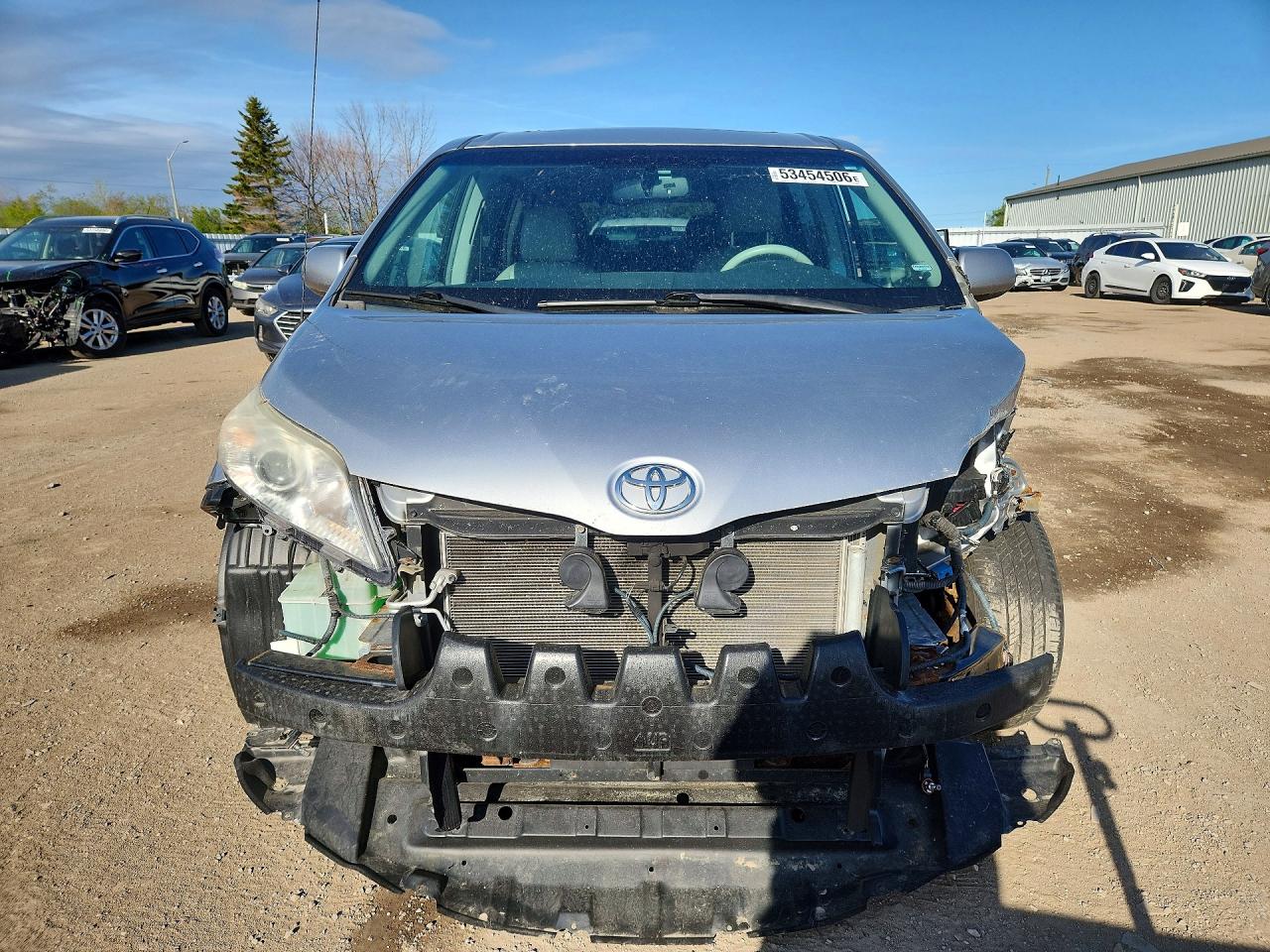 2014 Toyota Sienna Xle 8-passenger Silver vin: 5TDYK3DC5ES466062
