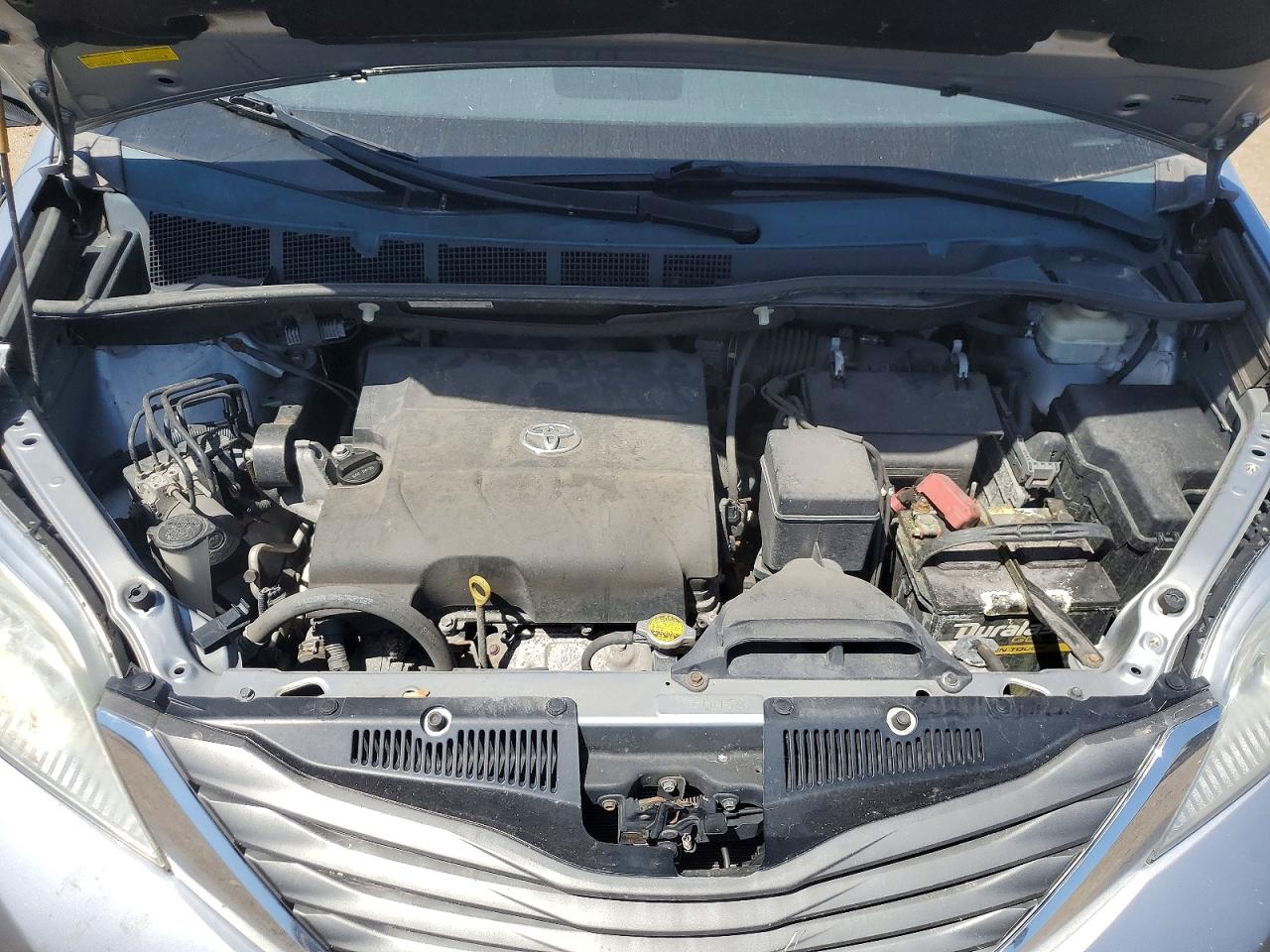 2014 Toyota Sienna Xle 8-passenger Silver vin: 5TDYK3DC5ES467311