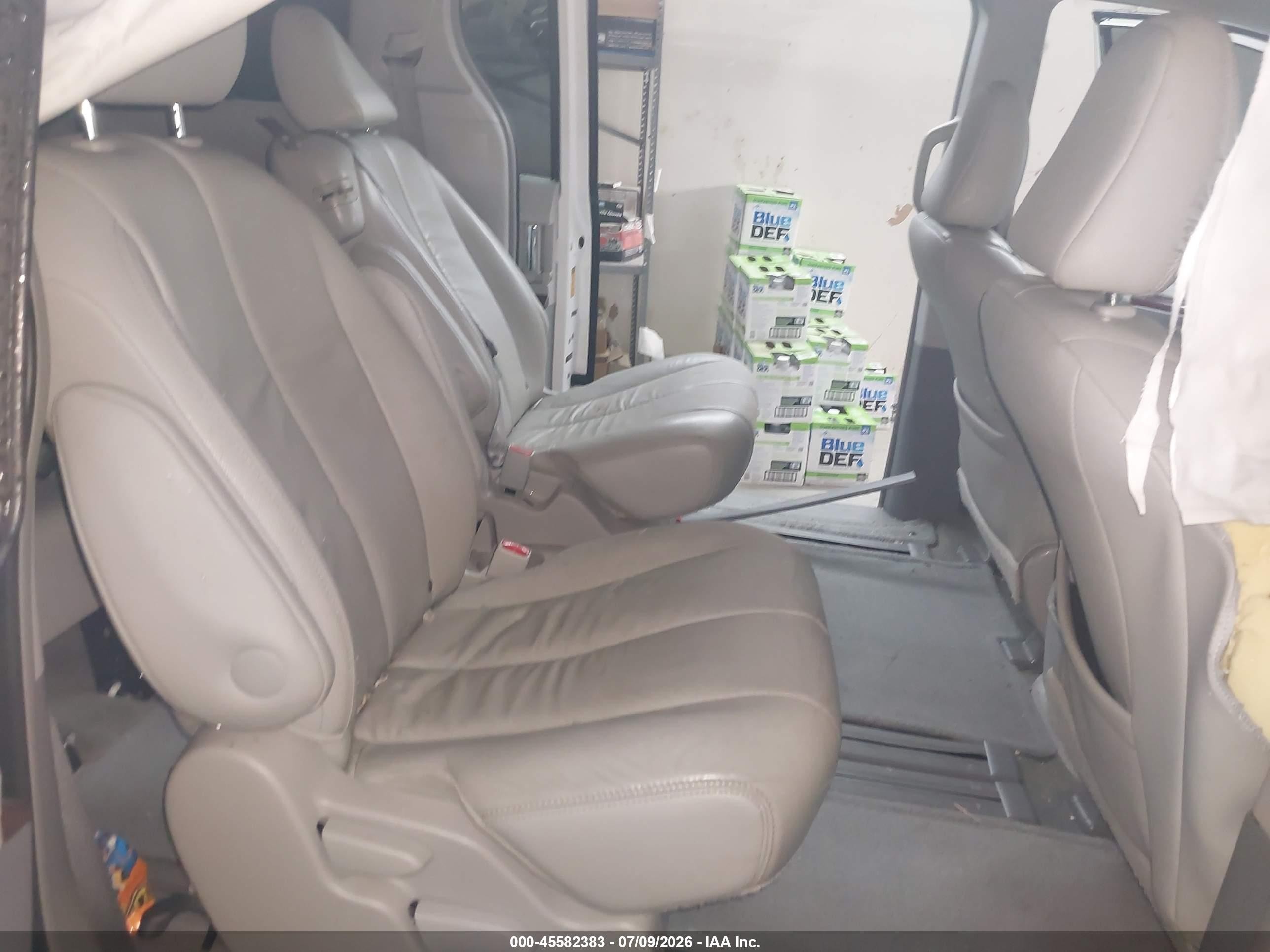 2014 Toyota Sienna Xle V6 8 Passenger White vin: 5TDYK3DC5ES475747