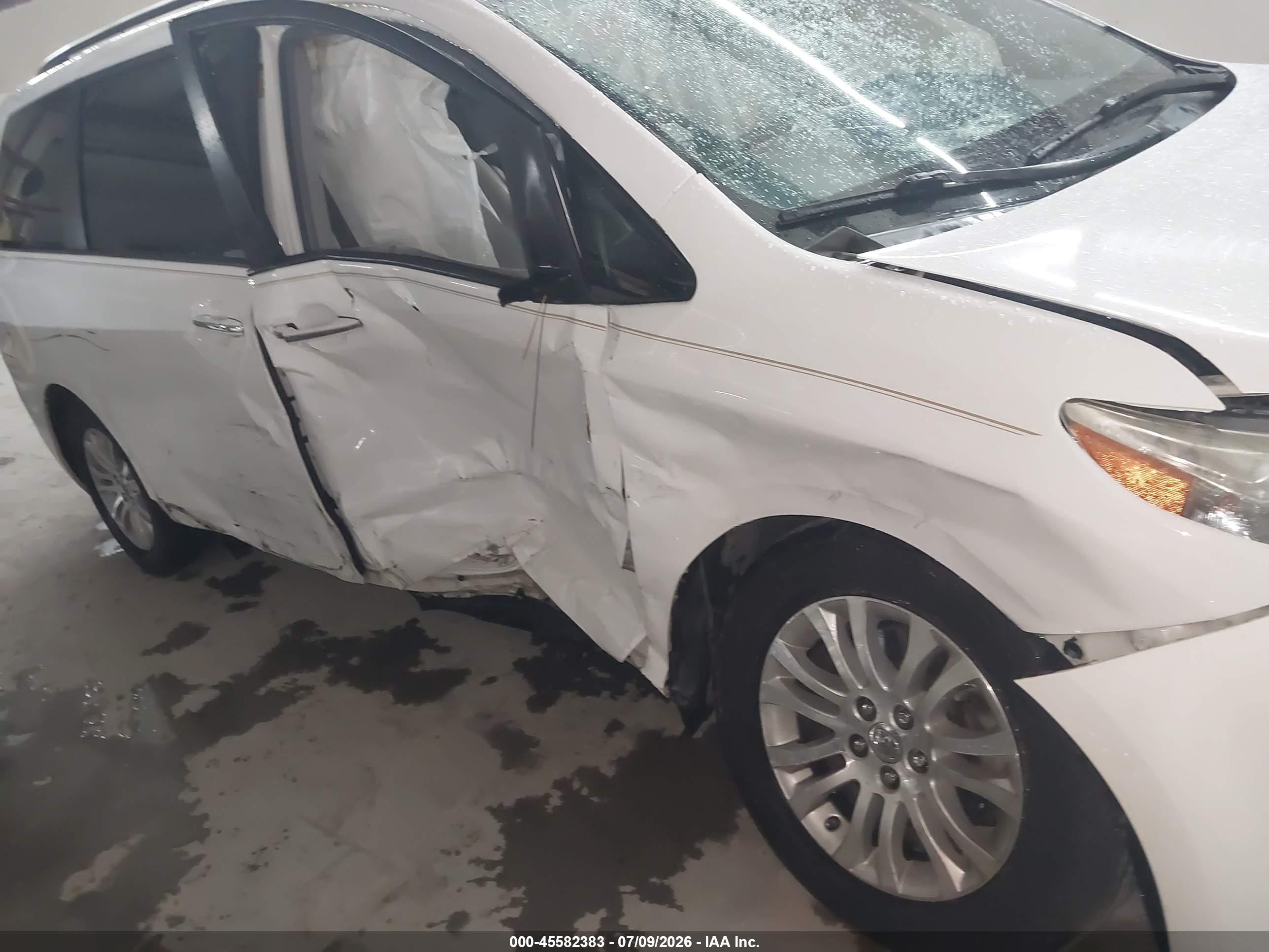 2014 Toyota Sienna Xle V6 8 Passenger White vin: 5TDYK3DC5ES475747