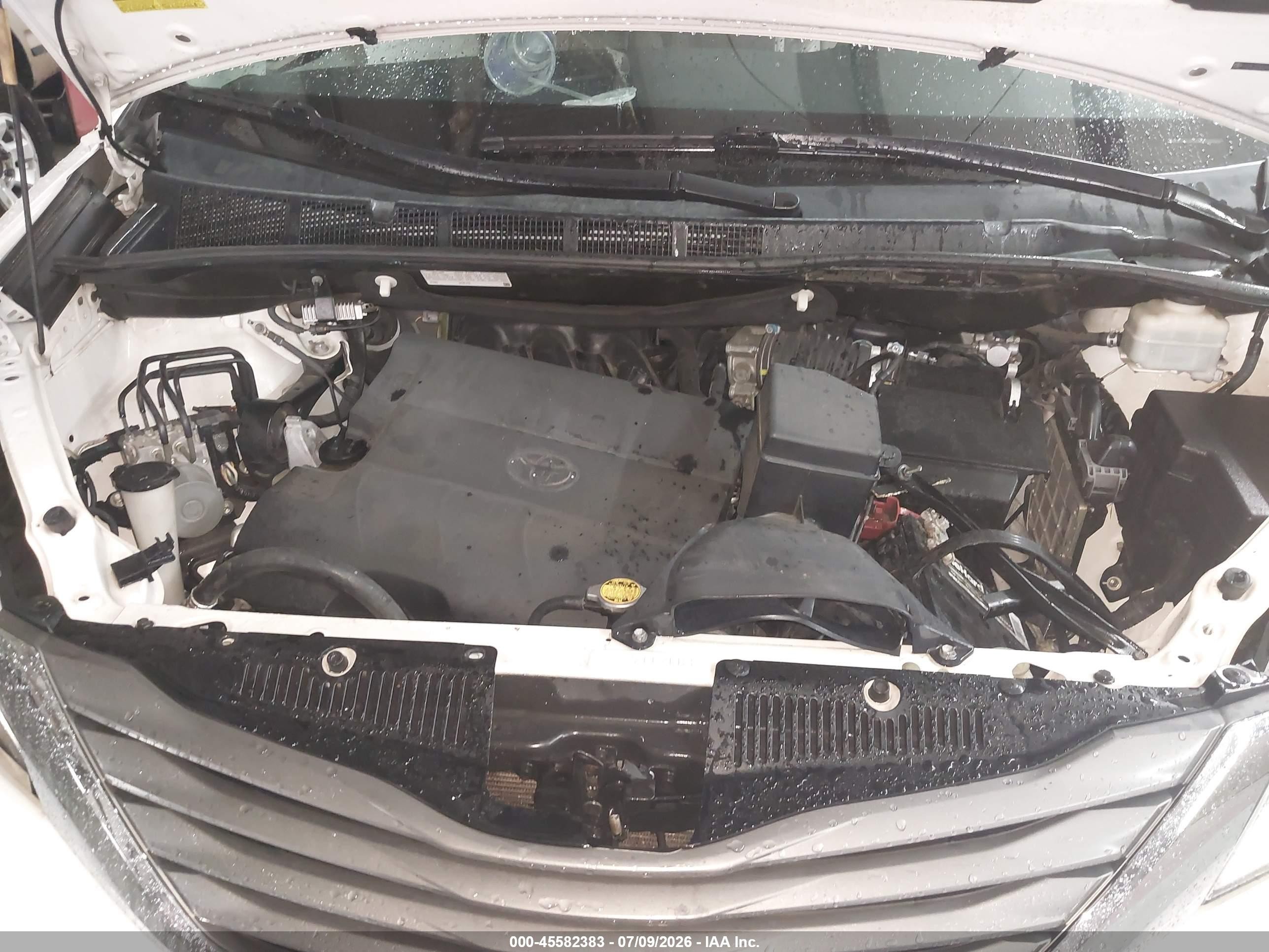 2014 Toyota Sienna Xle V6 8 Passenger White vin: 5TDYK3DC5ES475747