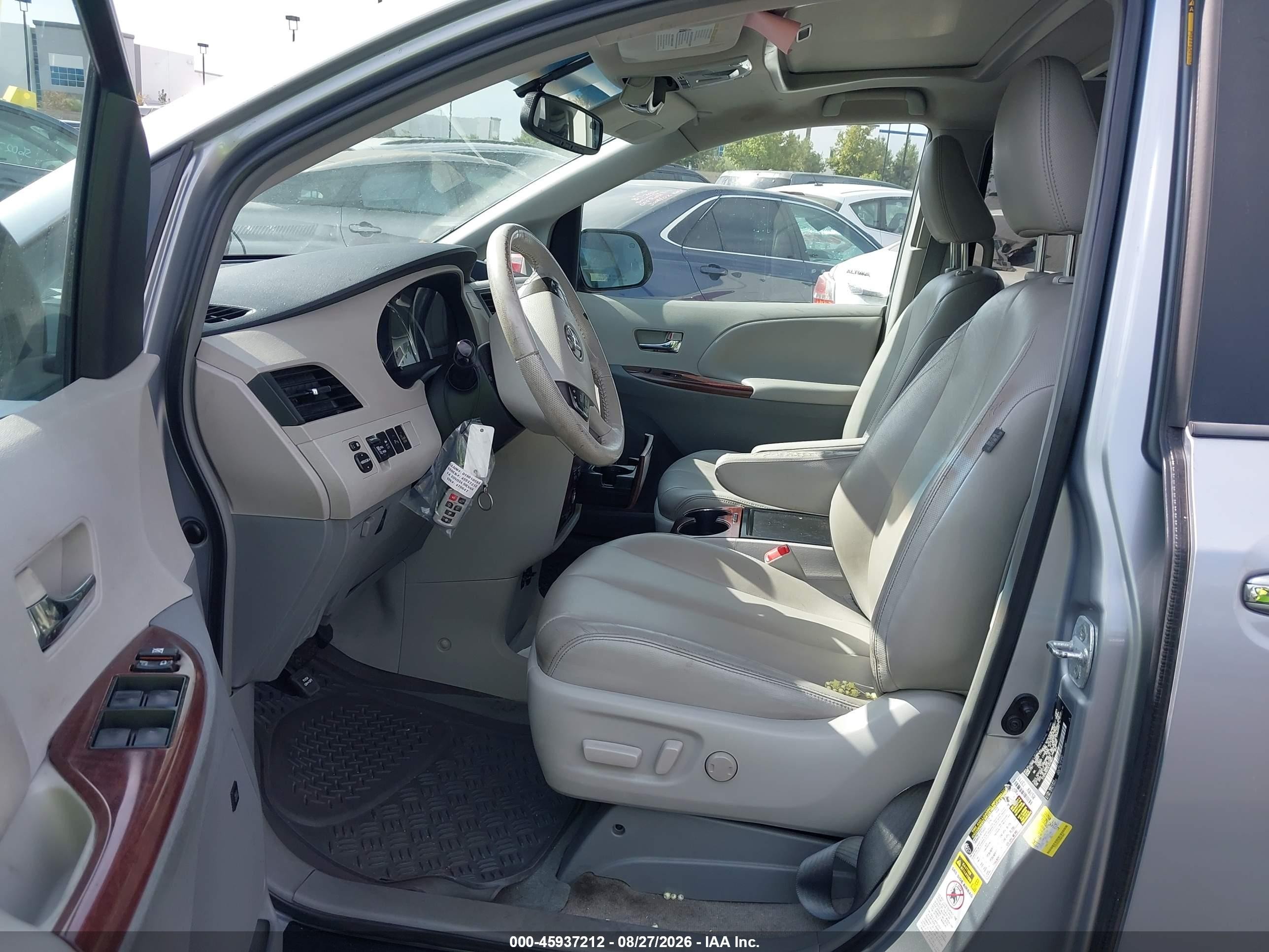 2014 Toyota Sienna Xle V6 8 Passenger Silver vin: 5TDYK3DC5ES478647