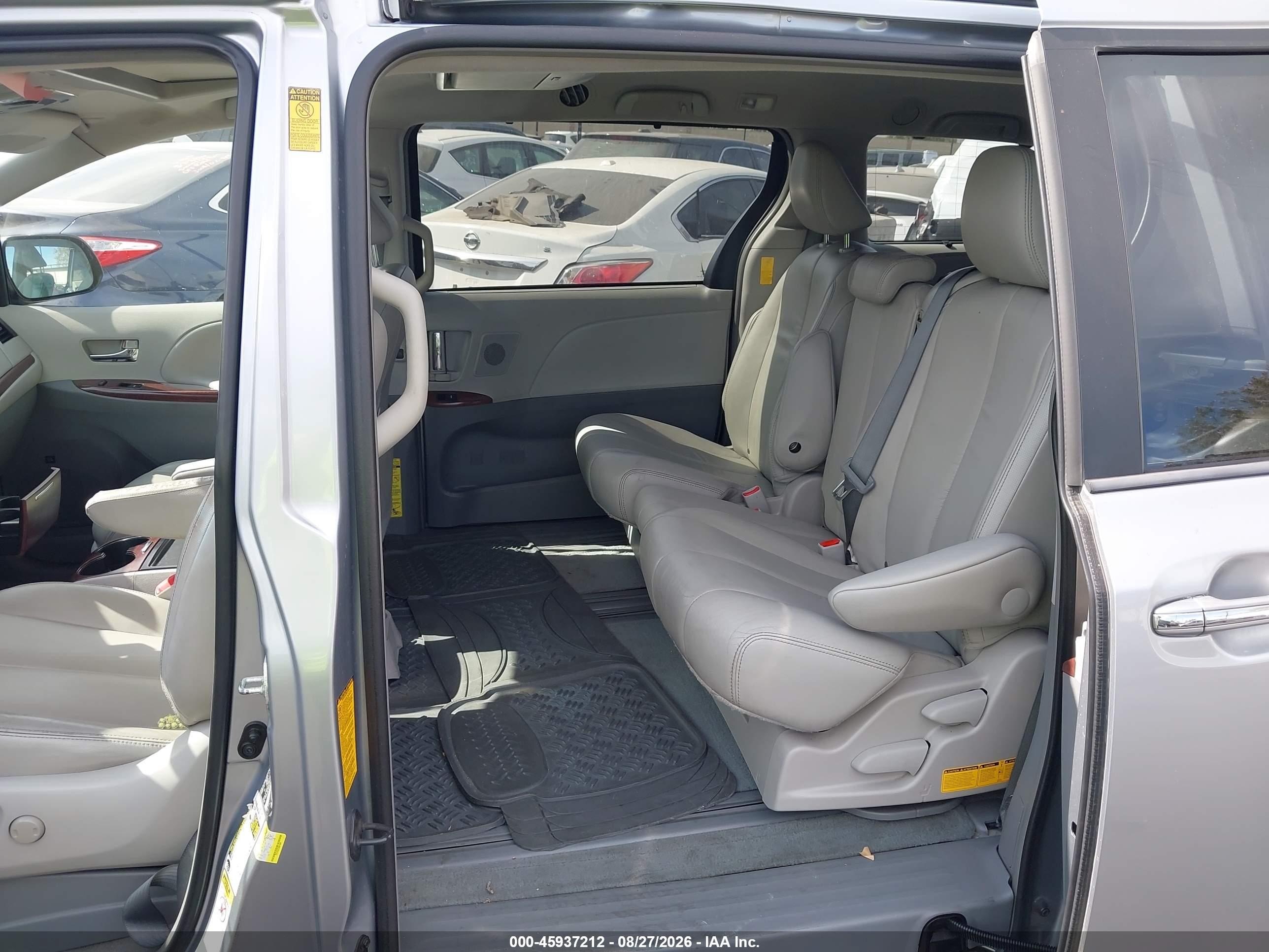 2014 Toyota Sienna Xle V6 8 Passenger Silver vin: 5TDYK3DC5ES478647