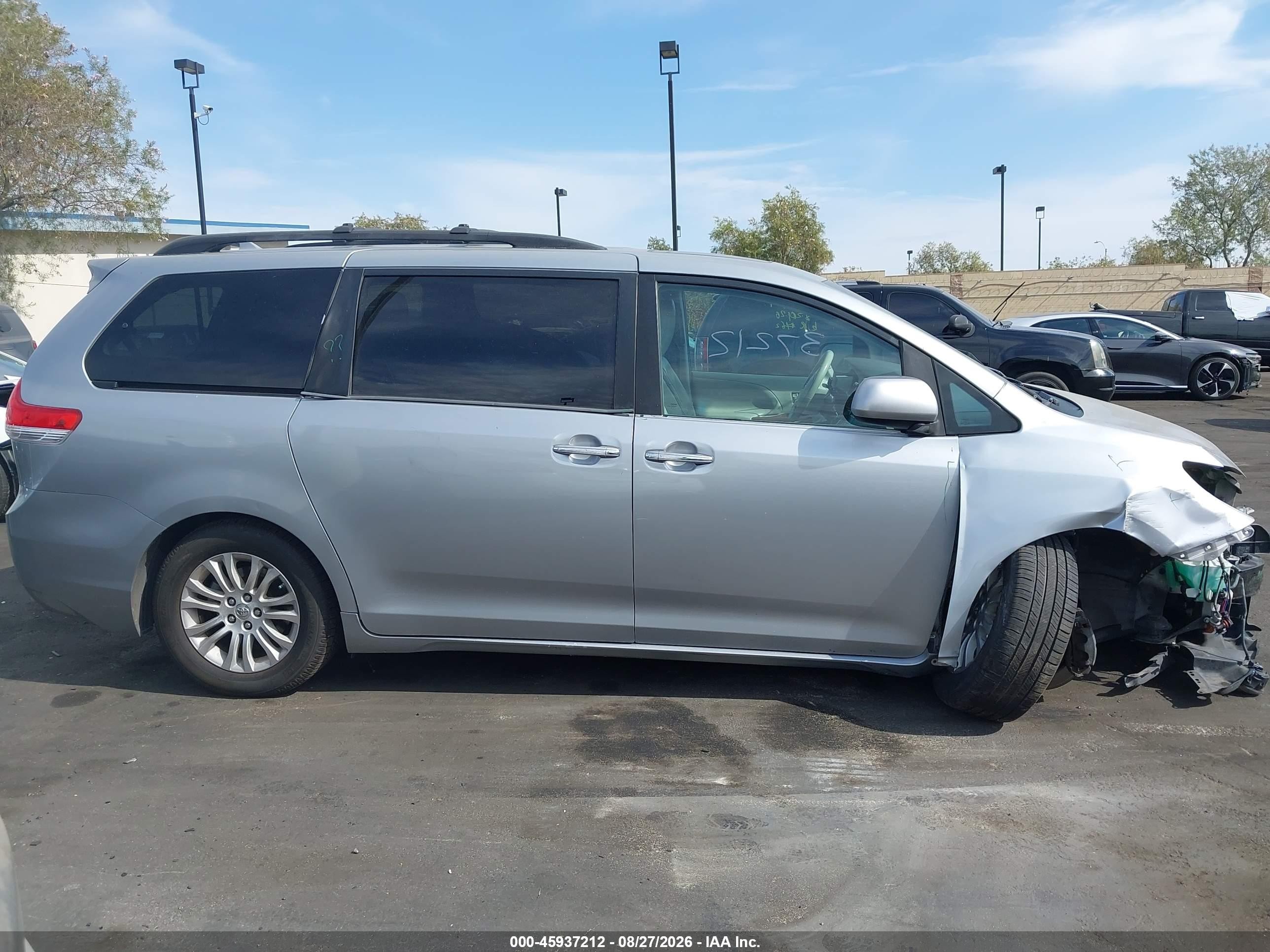 2014 Toyota Sienna Xle V6 8 Passenger Silver vin: 5TDYK3DC5ES478647