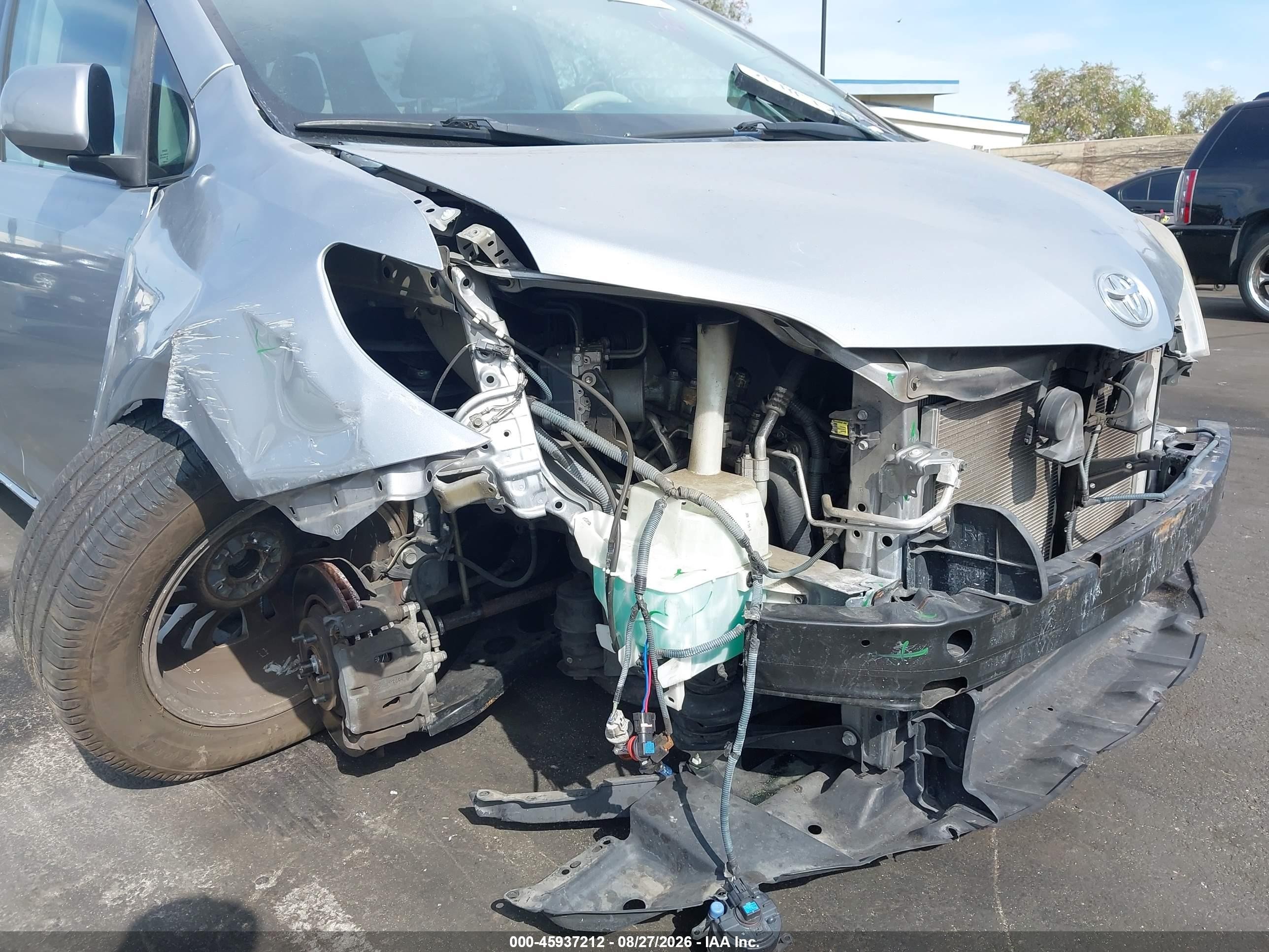 2014 Toyota Sienna Xle V6 8 Passenger Silver vin: 5TDYK3DC5ES478647