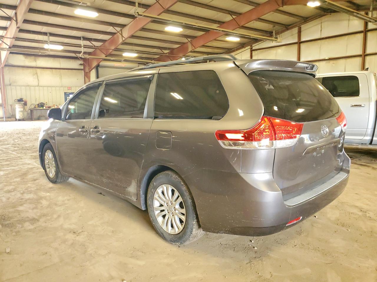 2014 Toyota Sienna Xle 8-passenger Gray vin: 5TDYK3DC5ES490541