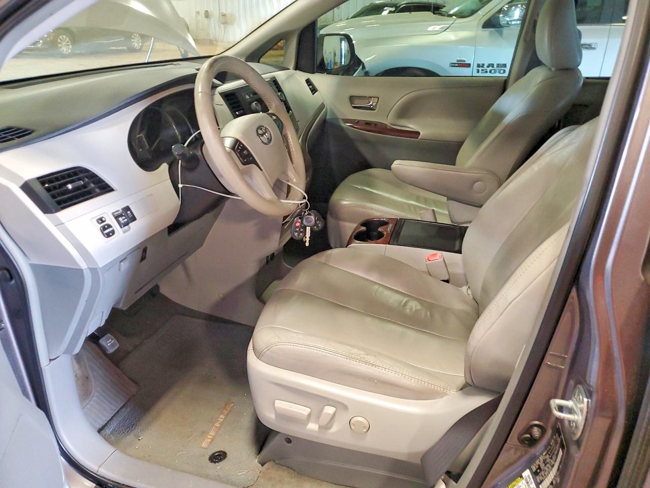 2014 Toyota Sienna Xle 8-passenger Gray vin: 5TDYK3DC5ES490541