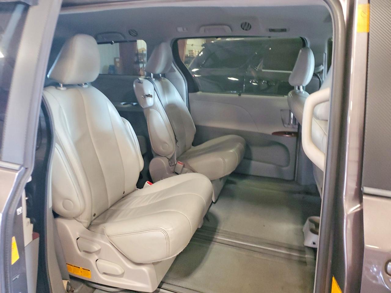 2014 Toyota Sienna Xle 8-passenger Gray vin: 5TDYK3DC5ES490541