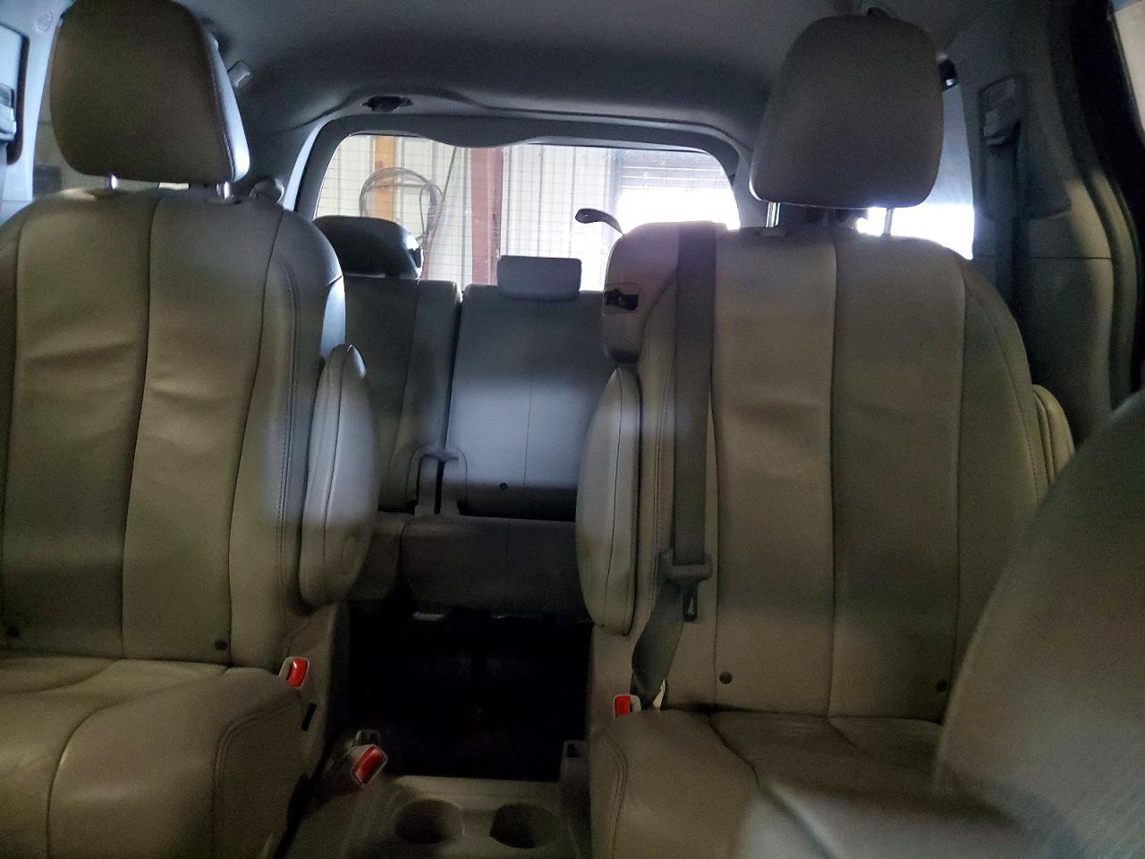 2014 Toyota Sienna Xle 8-passenger Gray vin: 5TDYK3DC5ES490541