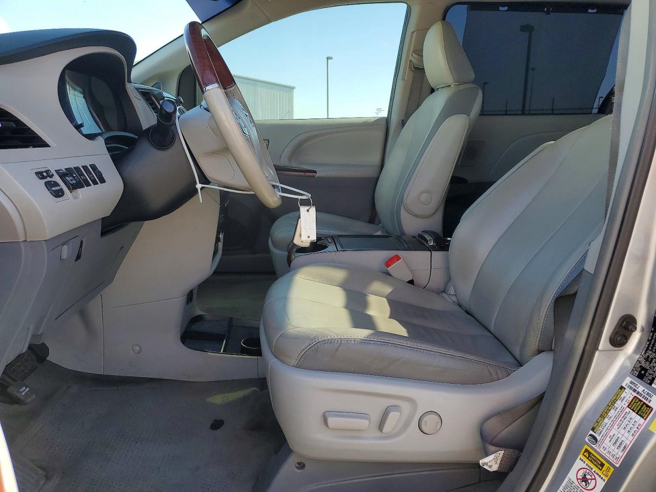 2014 Toyota Sienna Limited 7-passenger Silver vin: 5TDYK3DC5ES495285