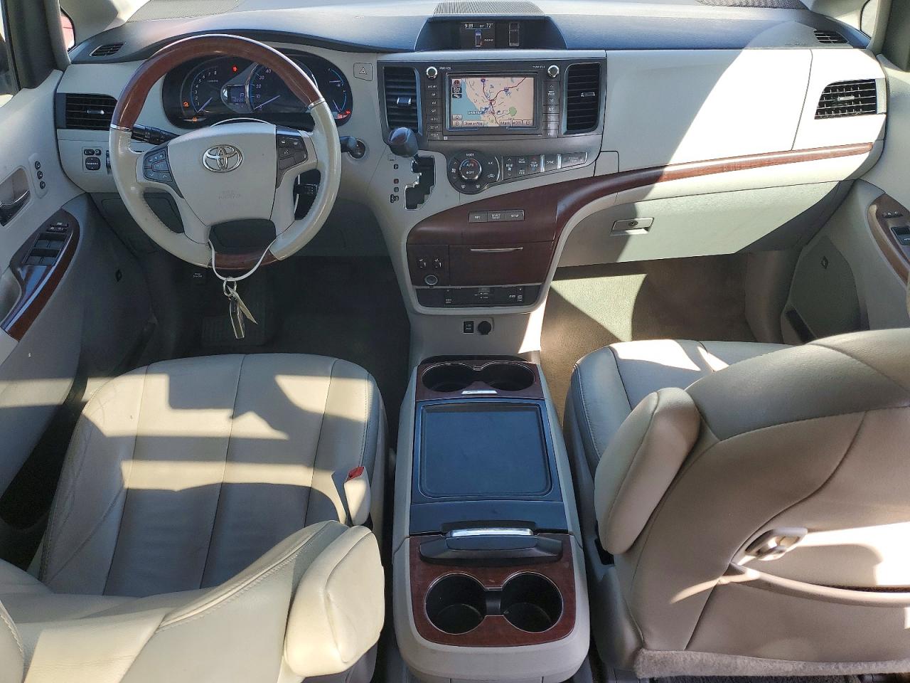 2014 Toyota Sienna Limited 7-passenger Silver vin: 5TDYK3DC5ES495285