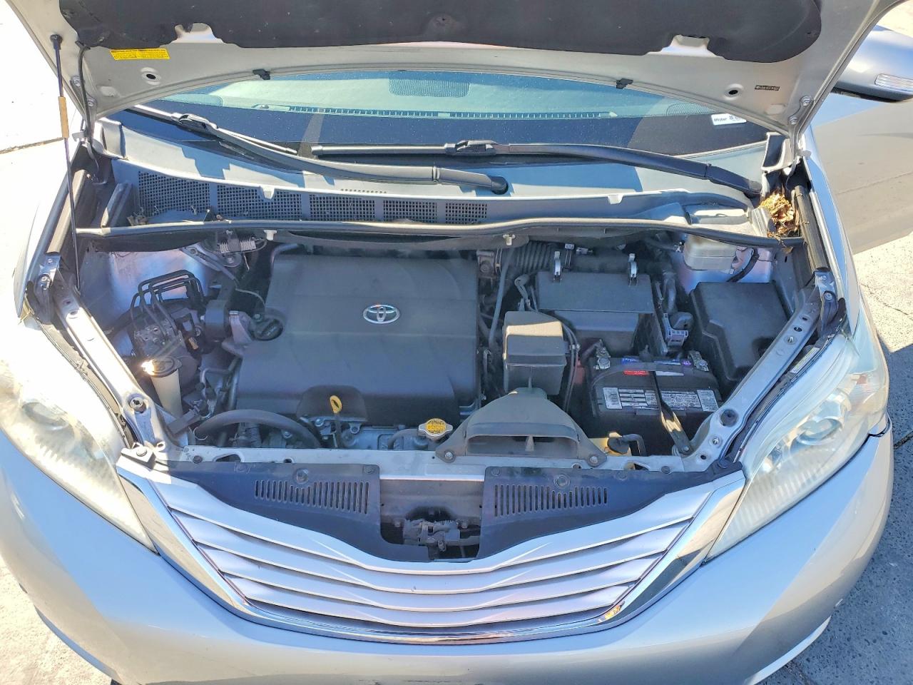 2014 Toyota Sienna Limited 7-passenger Silver vin: 5TDYK3DC5ES495285