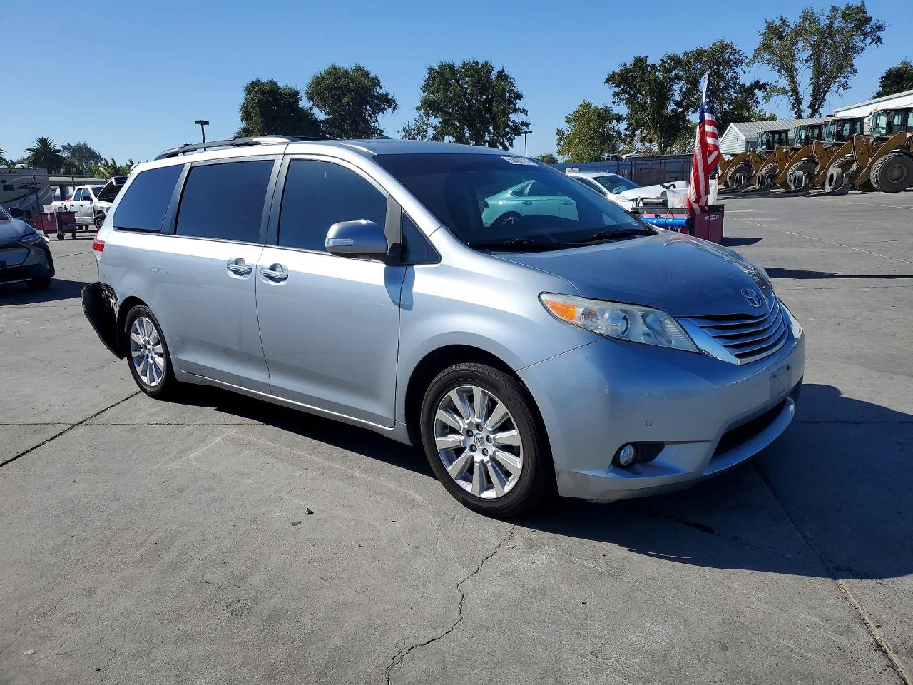 2014 Toyota Sienna Limited 7-passenger Silver vin: 5TDYK3DC5ES495285