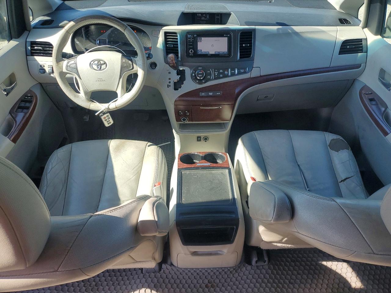 2014 Toyota Sienna Xle 8-passenger White vin: 5TDYK3DC5ES496095