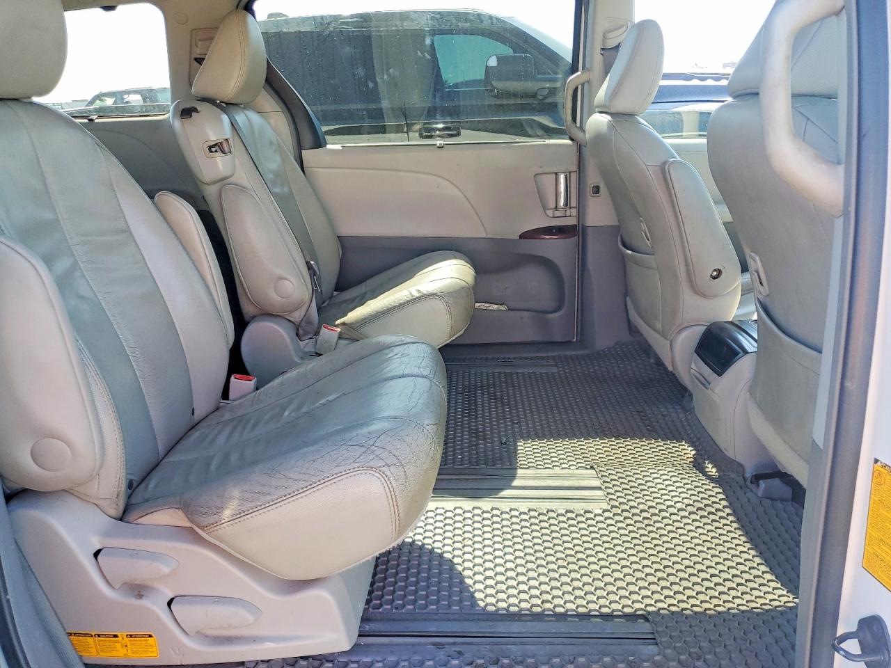 2014 Toyota Sienna Xle 8-passenger White vin: 5TDYK3DC5ES496095