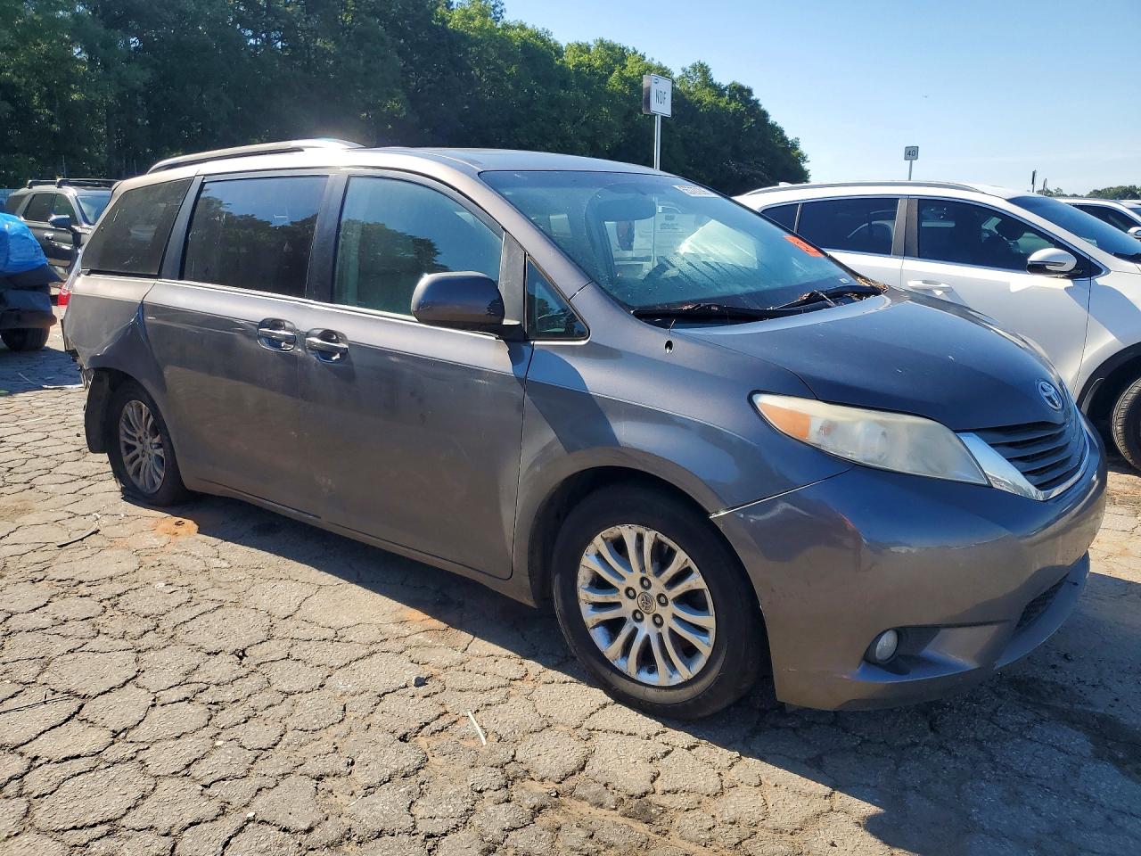 2014 Toyota Sienna Xle 8-passenger Gray vin: 5TDYK3DC5ES513249