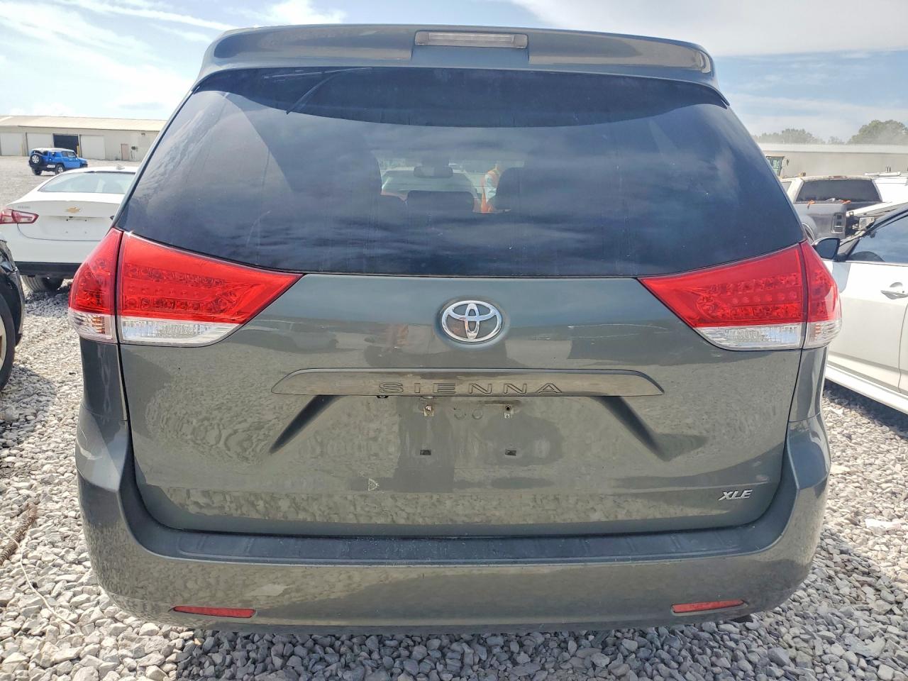 2014 Toyota Sienna Xle 8-passenger Gray vin: 5TDYK3DC5ES515681