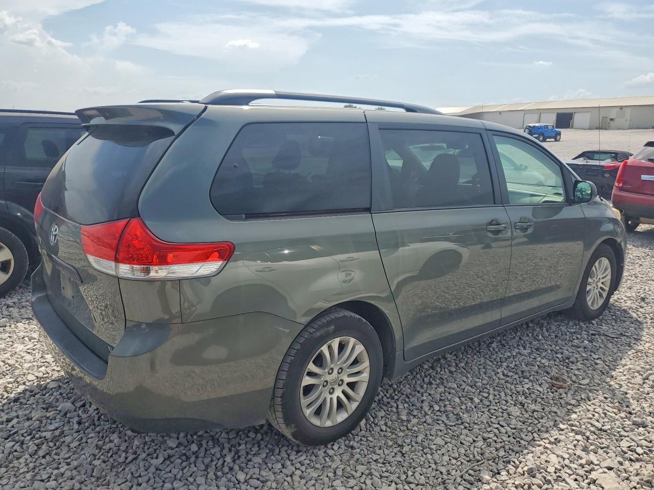 2014 Toyota Sienna Xle 8-passenger Gray vin: 5TDYK3DC5ES515681