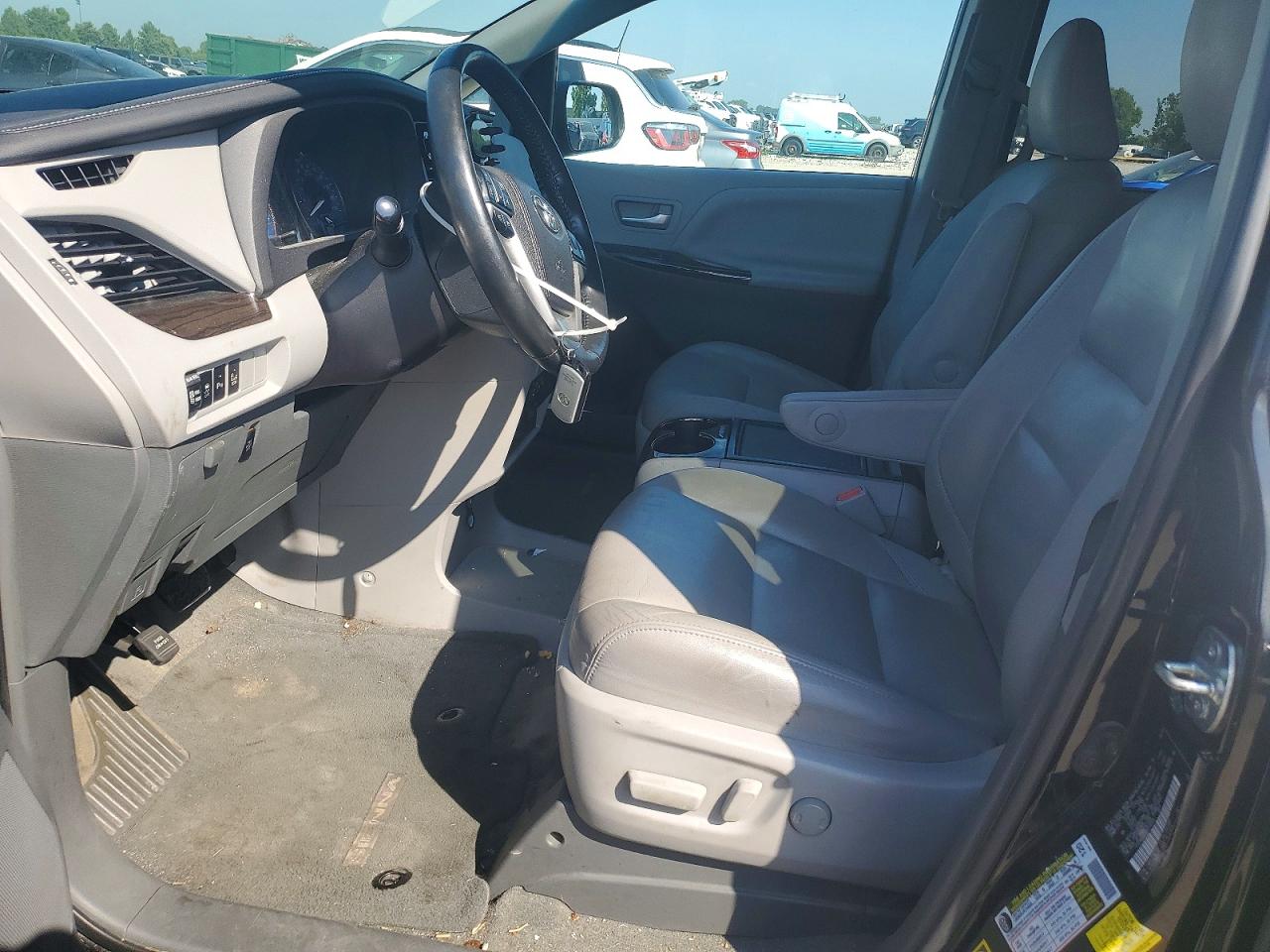 2015 Toyota Sienna Xle 8-passenger Black vin: 5TDYK3DC5FS539304