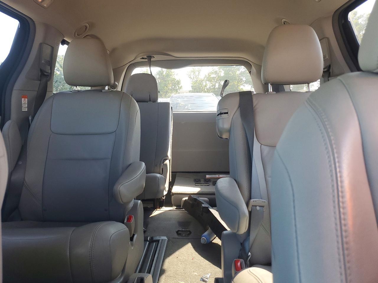 2015 Toyota Sienna Xle 8-passenger Black vin: 5TDYK3DC5FS539304