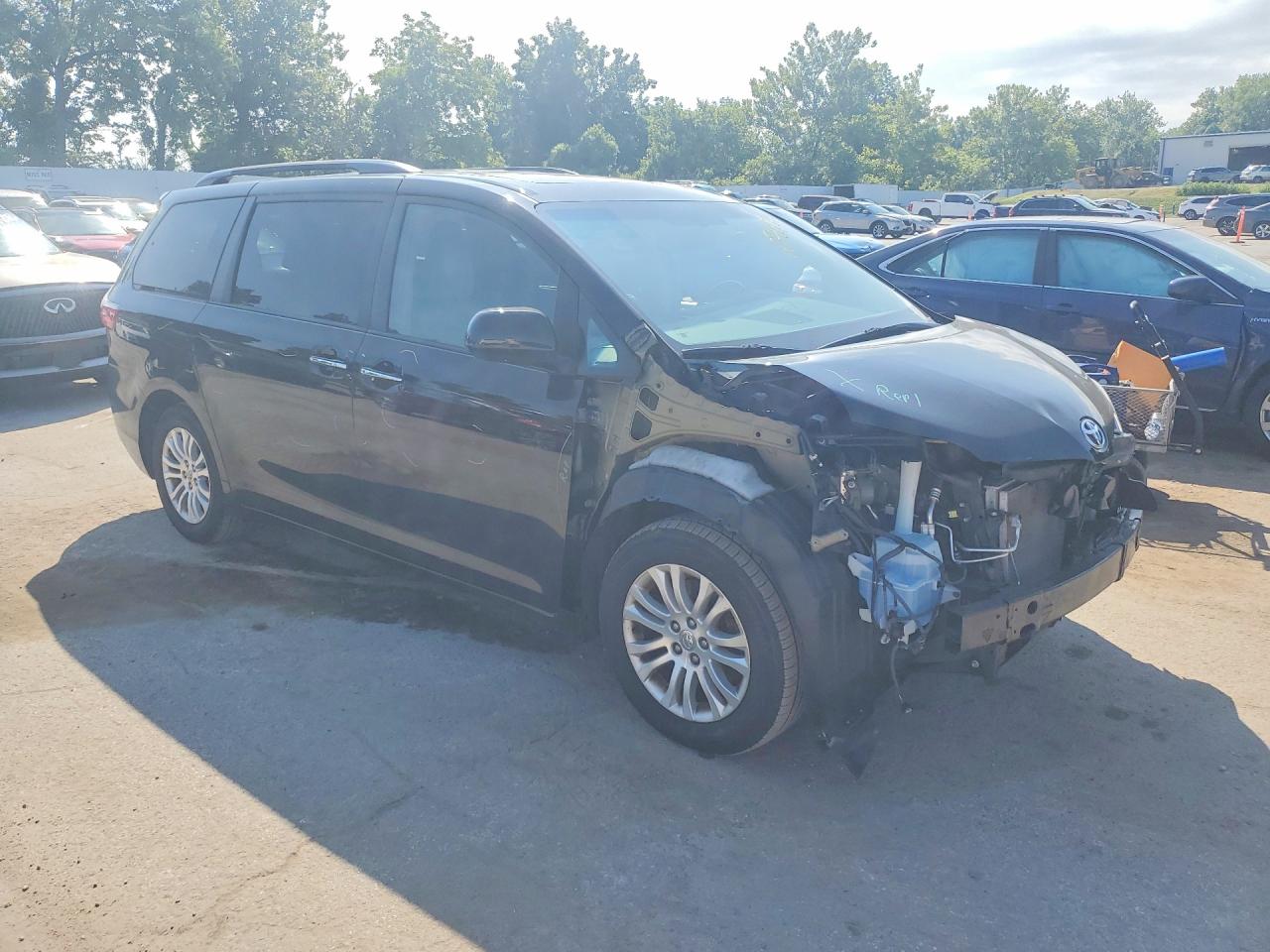 2015 Toyota Sienna Xle 8-passenger Black vin: 5TDYK3DC5FS539304