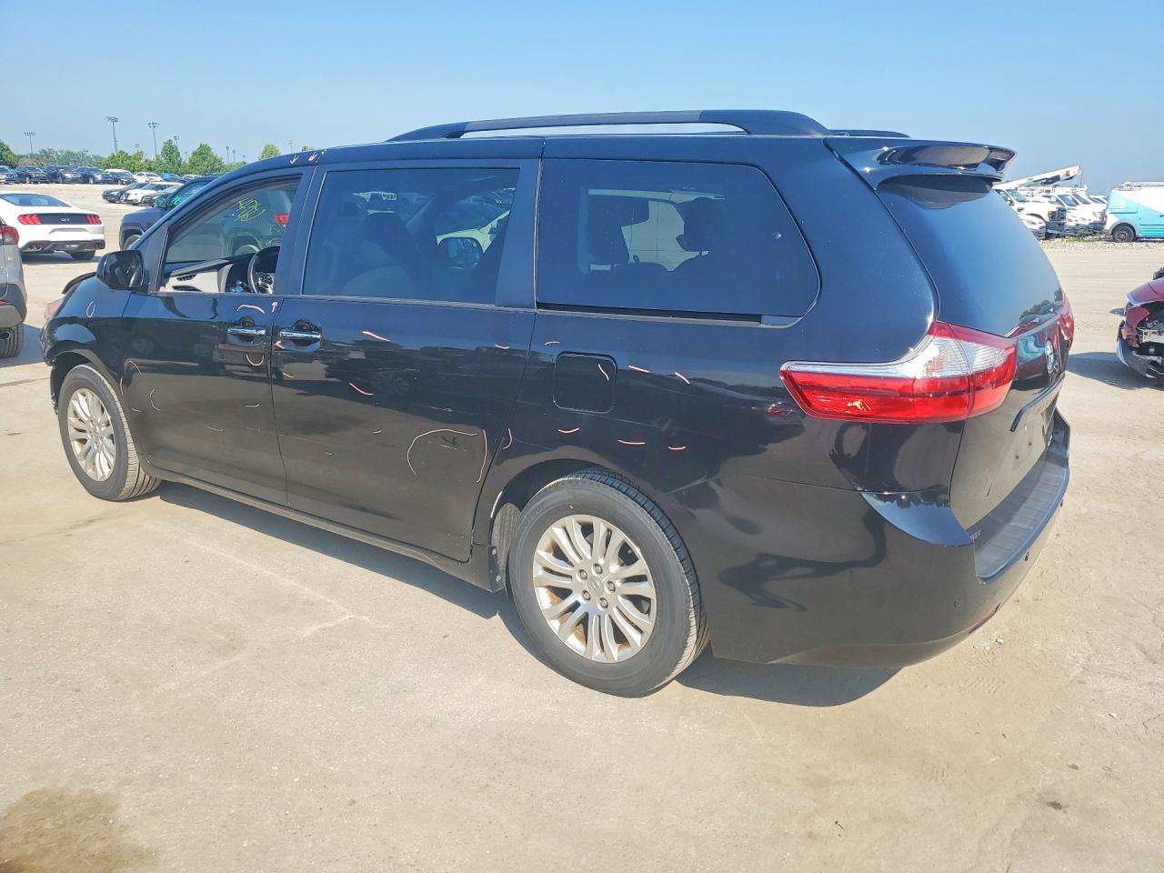 2015 Toyota Sienna Xle 8-passenger Black vin: 5TDYK3DC5FS539304