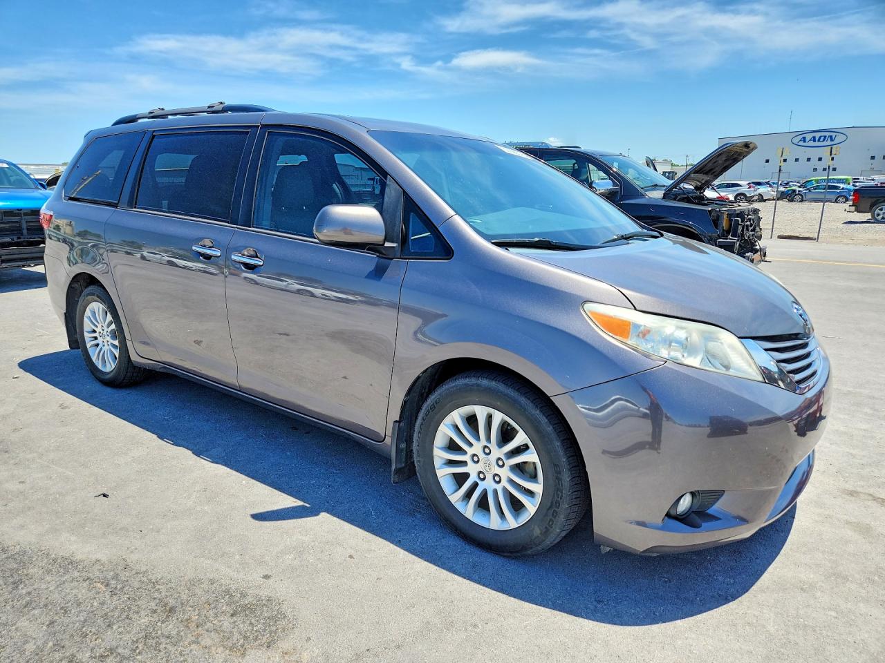2015 Toyota Sienna Xle 8-passenger Серый vin: 5TDYK3DC5FS573758