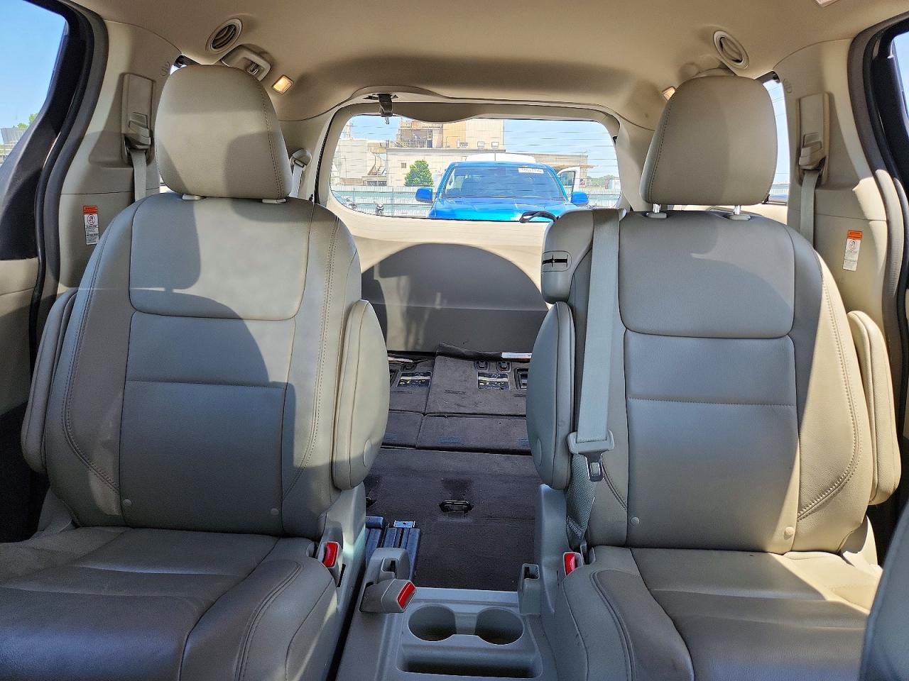 2015 Toyota Sienna Xle 8-passenger Серый vin: 5TDYK3DC5FS573758