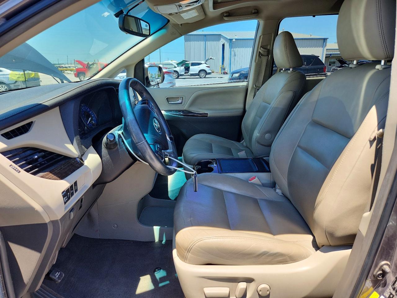 2015 Toyota Sienna Xle 8-passenger Серый vin: 5TDYK3DC5FS573758