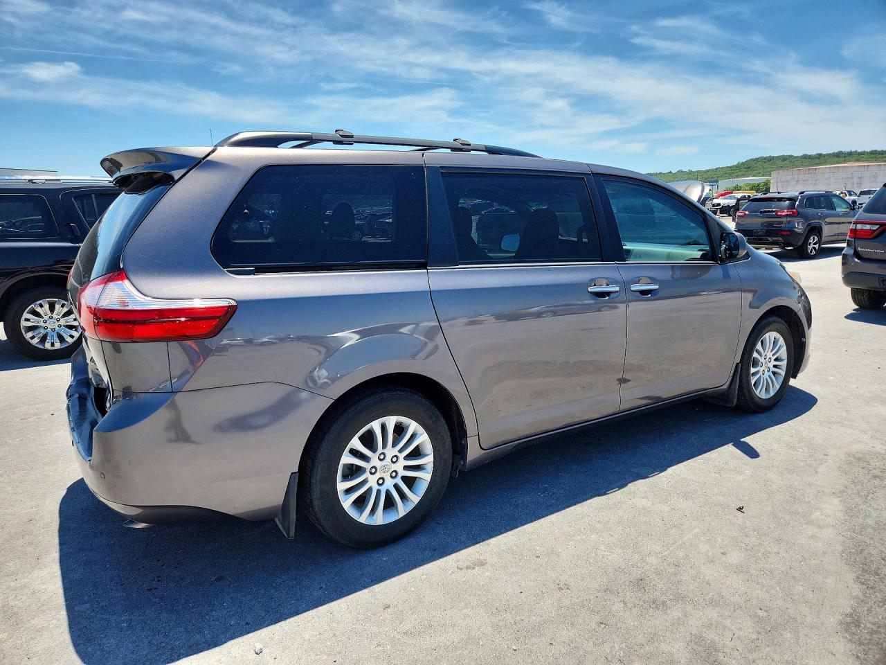 2015 Toyota Sienna Xle 8-passenger Серый vin: 5TDYK3DC5FS573758