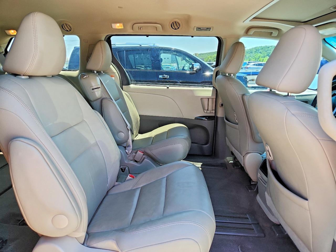 2015 Toyota Sienna Xle 8-passenger Серый vin: 5TDYK3DC5FS573758