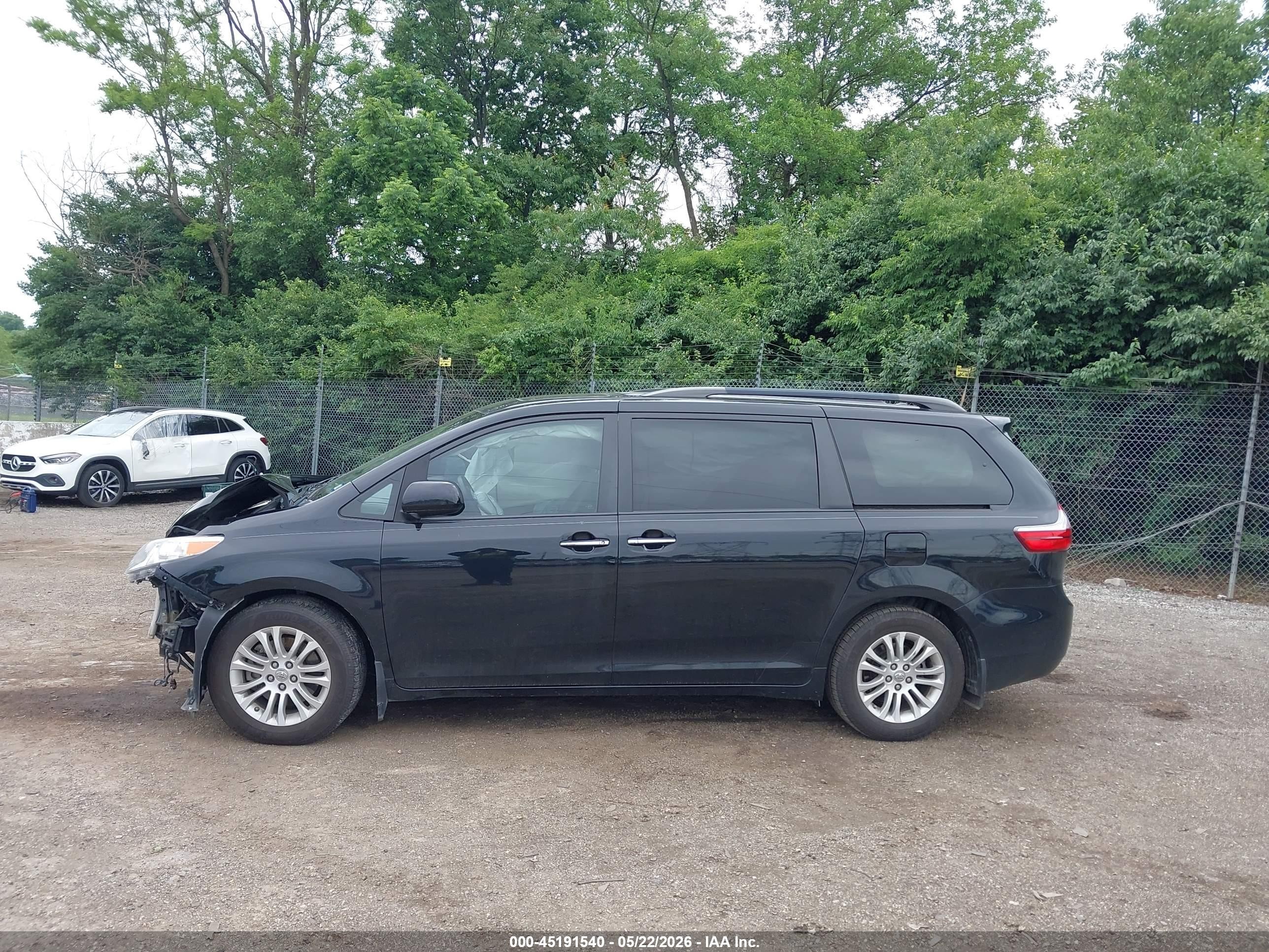 2015 Toyota Sienna Xle 8 Passenger Black vin: 5TDYK3DC5FS588051