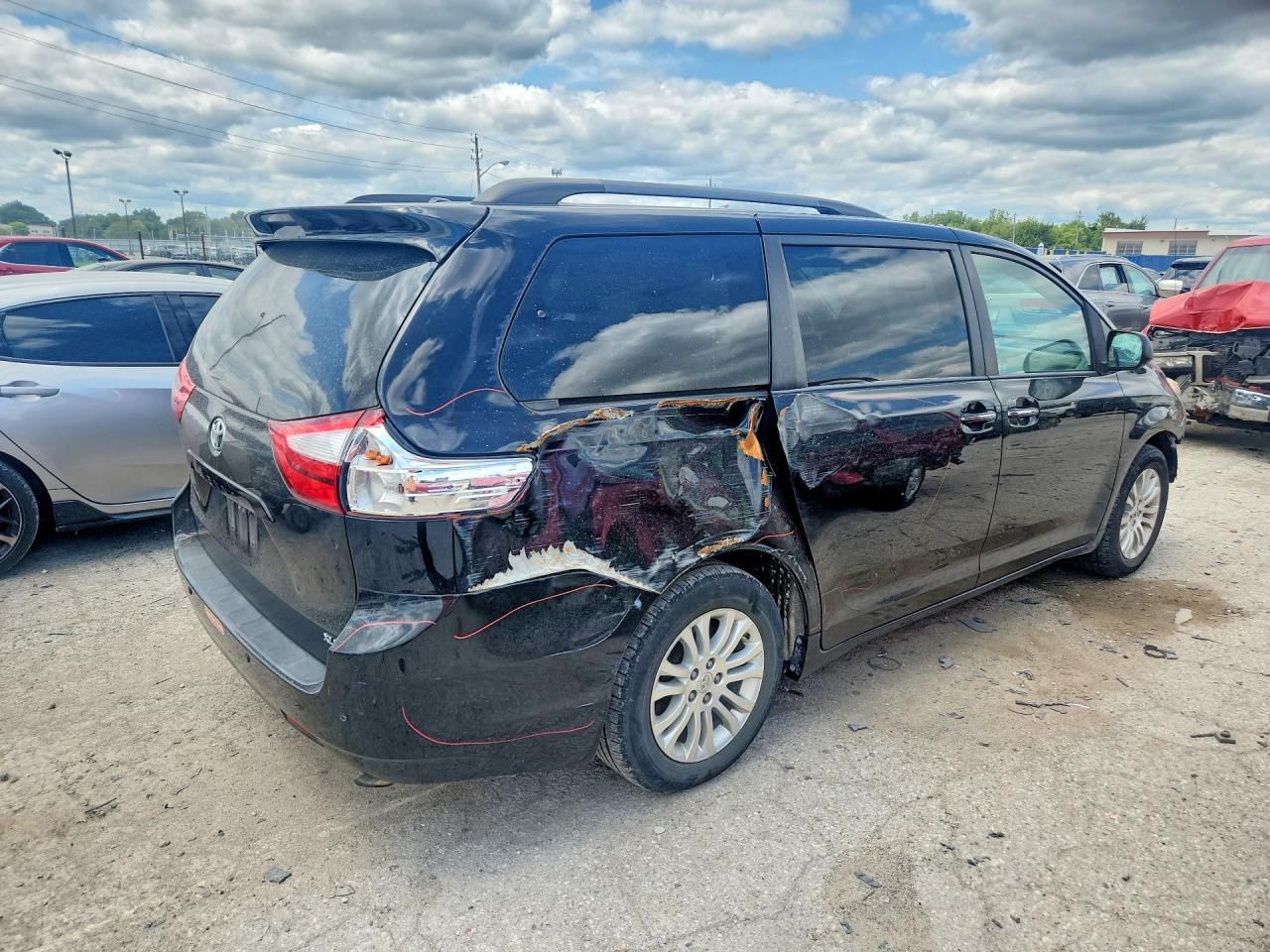 2015 Toyota Sienna Xle 8-passenger Black vin: 5TDYK3DC5FS591970