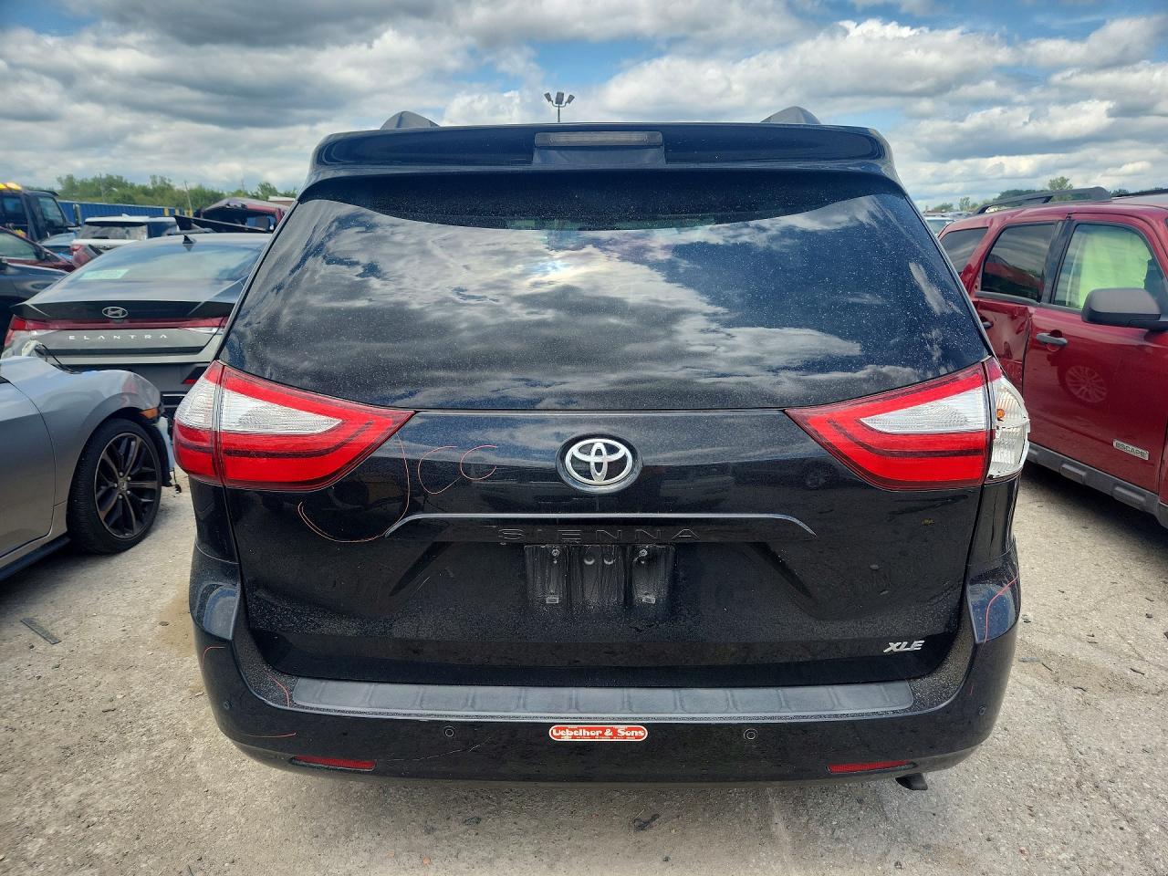 2015 Toyota Sienna Xle 8-passenger Black vin: 5TDYK3DC5FS591970