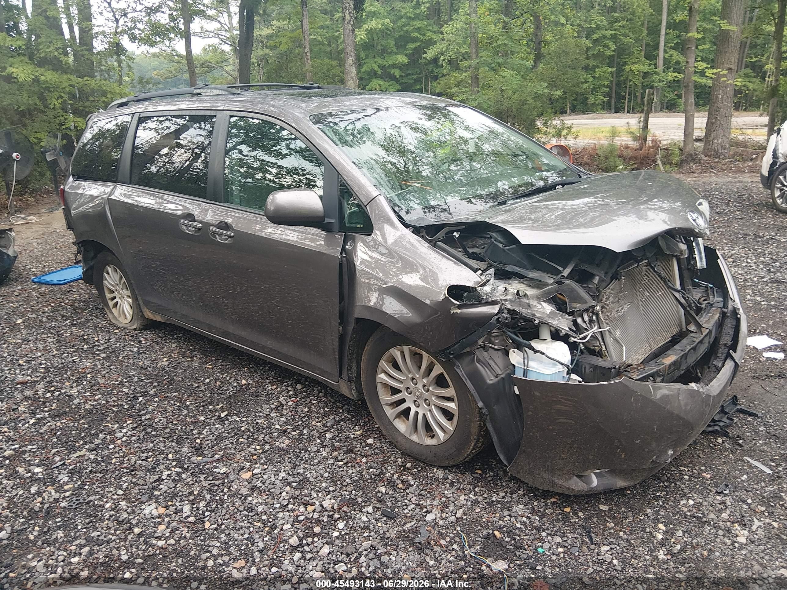 2015 Toyota Sienna Xle 8 Passenger Серый vin: 5TDYK3DC5FS605060