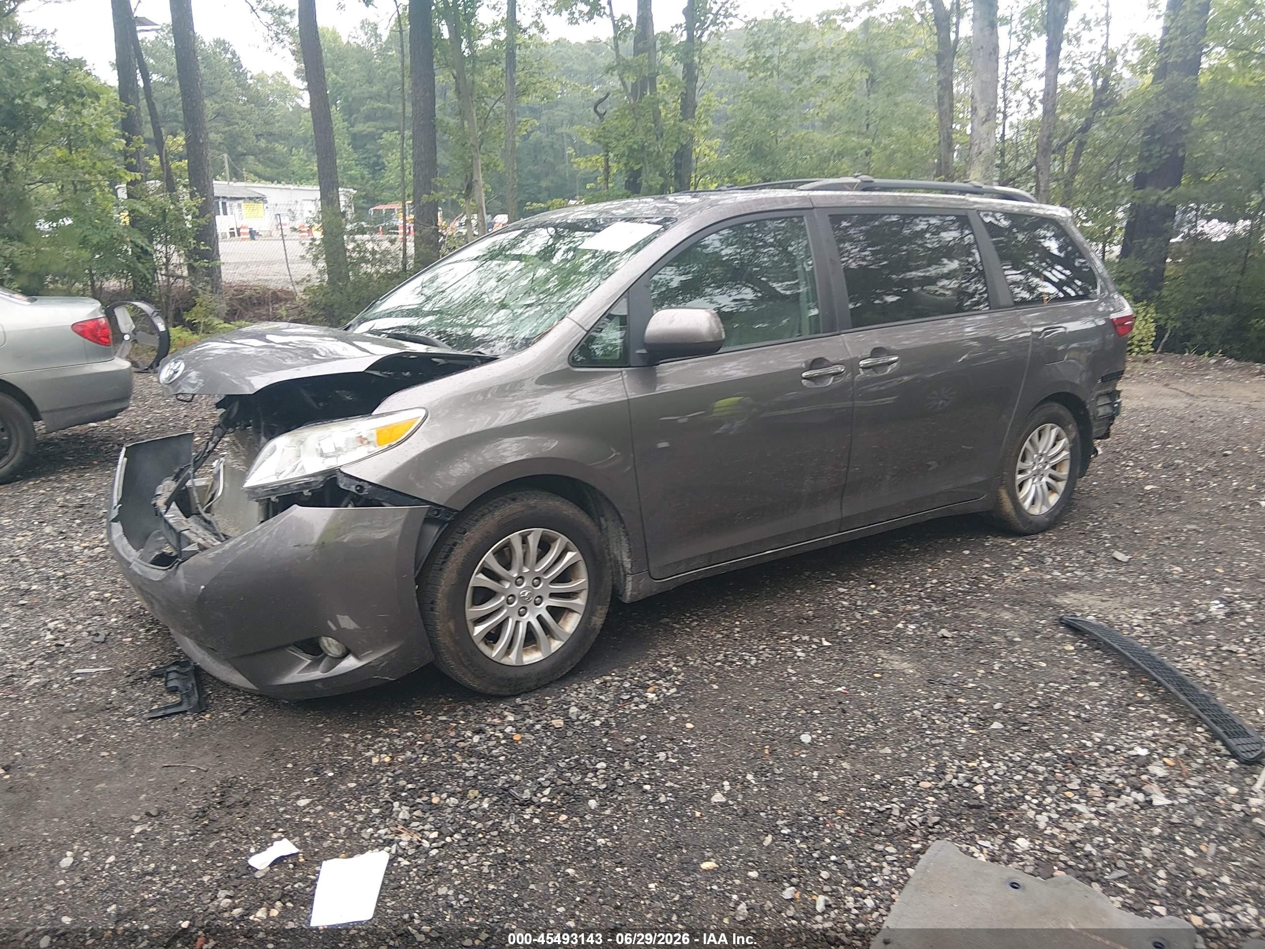 2015 Toyota Sienna Xle 8 Passenger Серый vin: 5TDYK3DC5FS605060