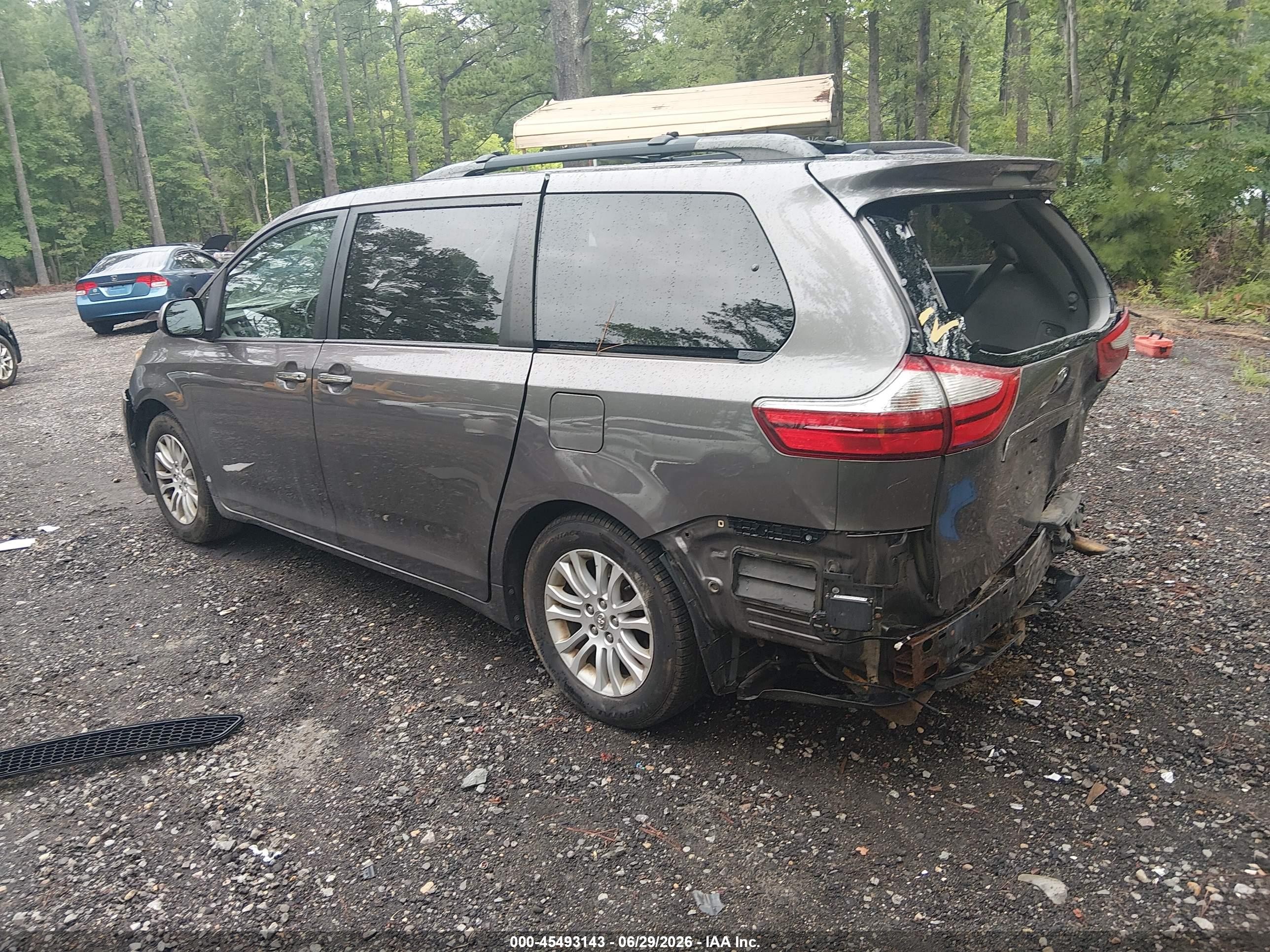 2015 Toyota Sienna Xle 8 Passenger Серый vin: 5TDYK3DC5FS605060