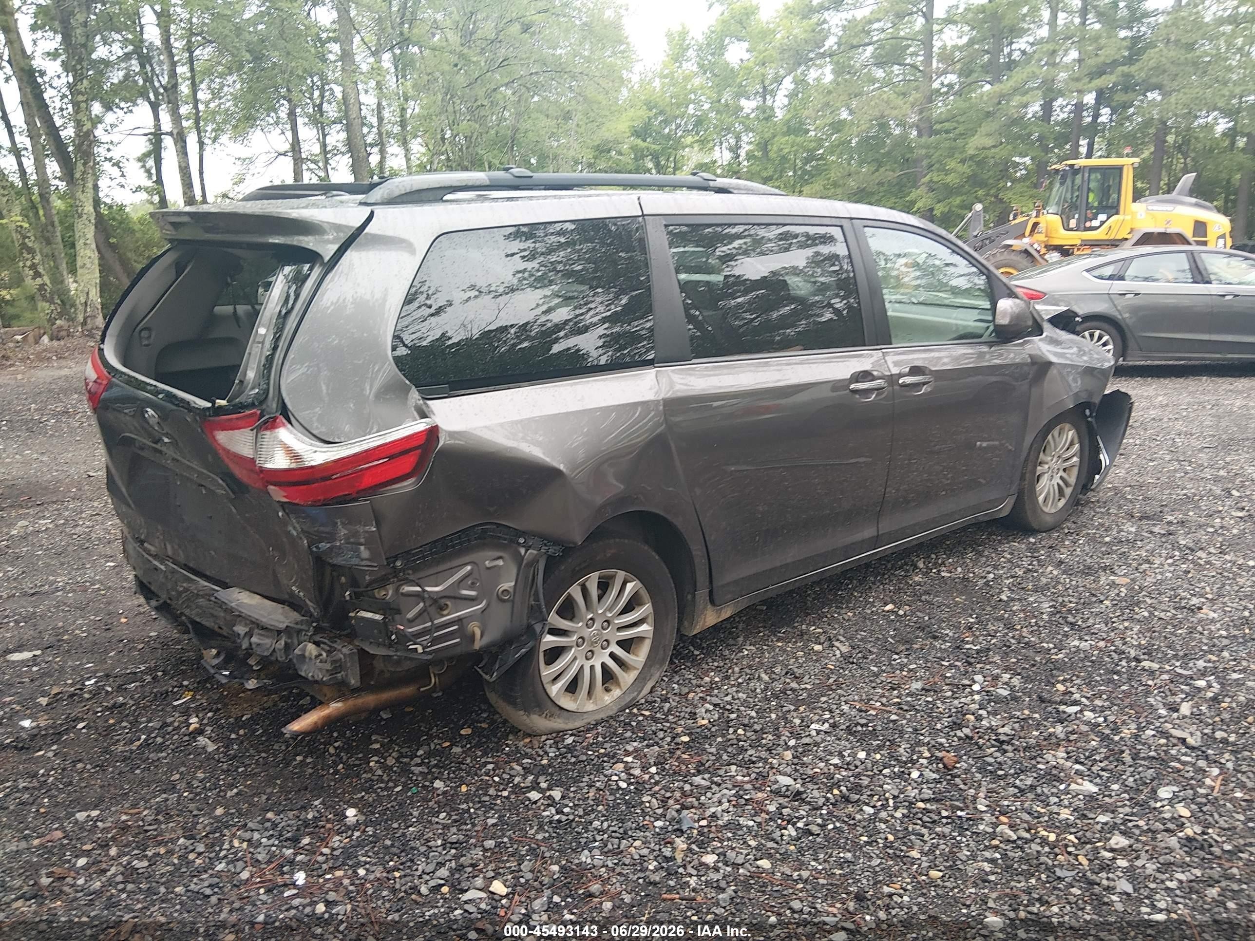 2015 Toyota Sienna Xle 8 Passenger Серый vin: 5TDYK3DC5FS605060