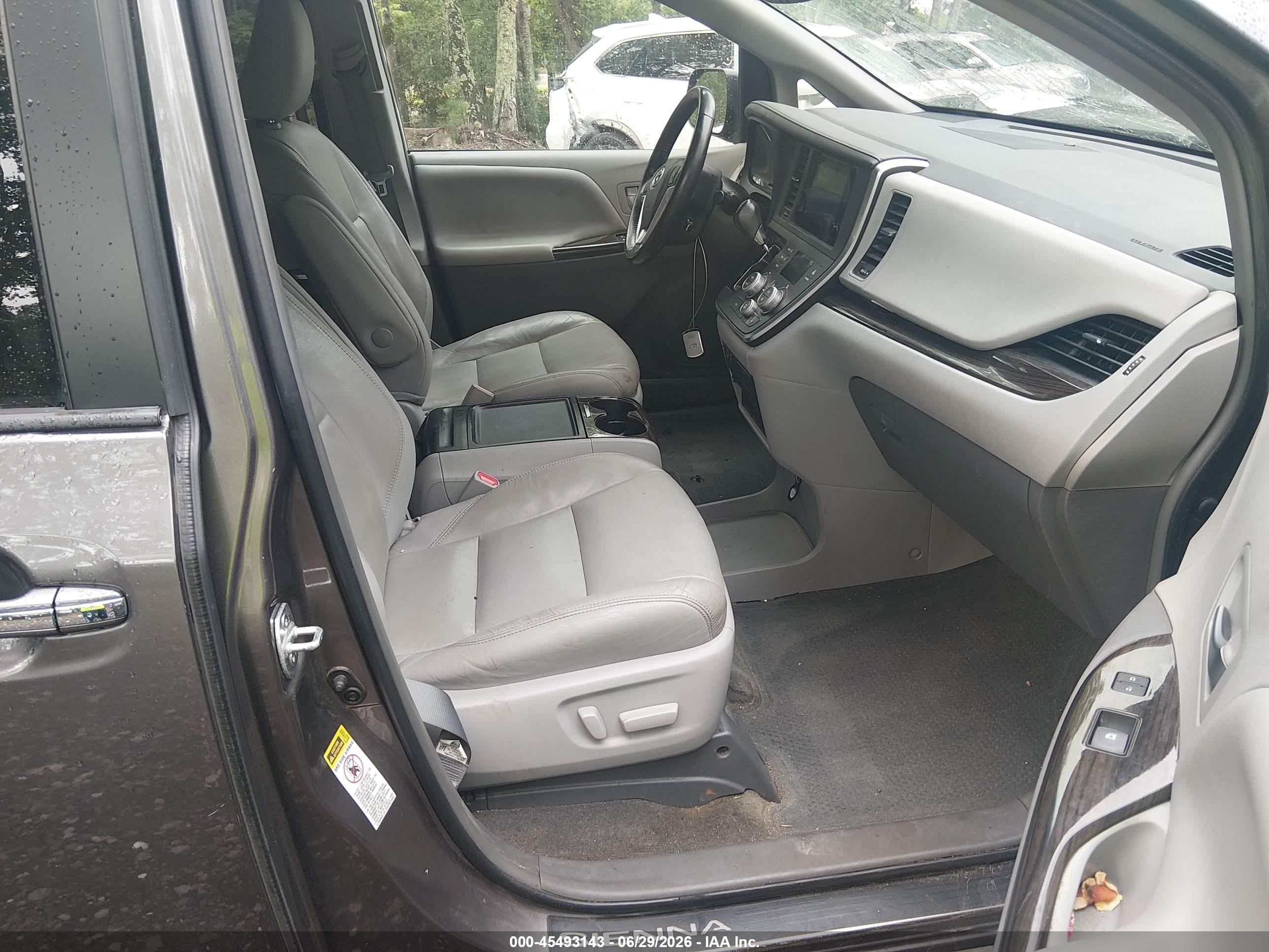 2015 Toyota Sienna Xle 8 Passenger Серый vin: 5TDYK3DC5FS605060