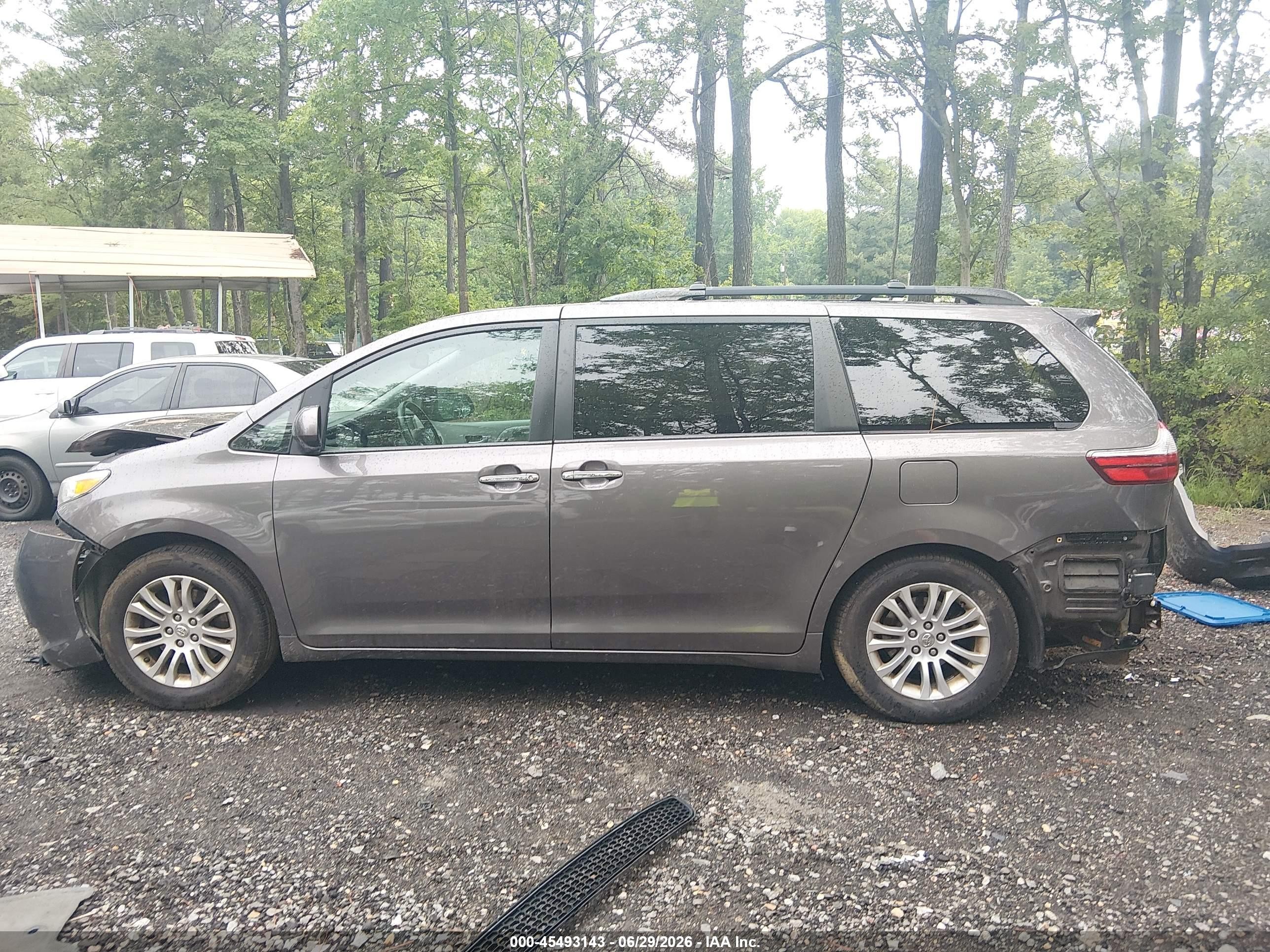 2015 Toyota Sienna Xle 8 Passenger Серый vin: 5TDYK3DC5FS605060