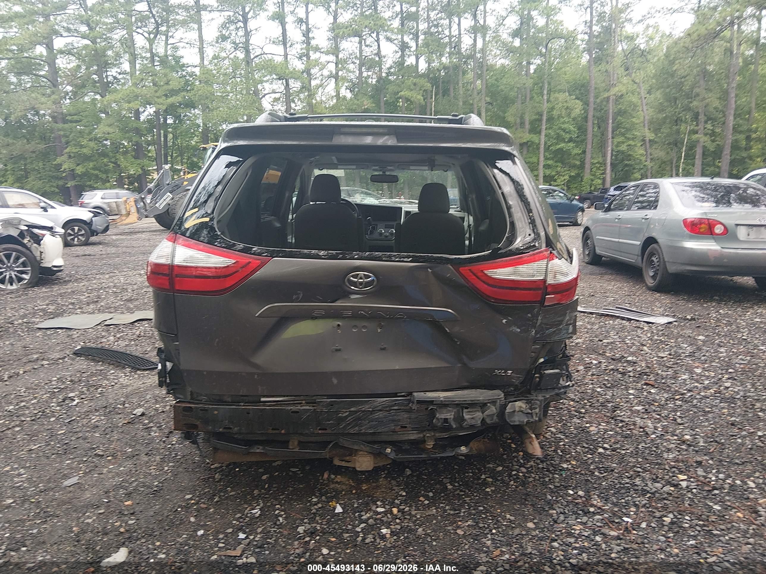 2015 Toyota Sienna Xle 8 Passenger Серый vin: 5TDYK3DC5FS605060