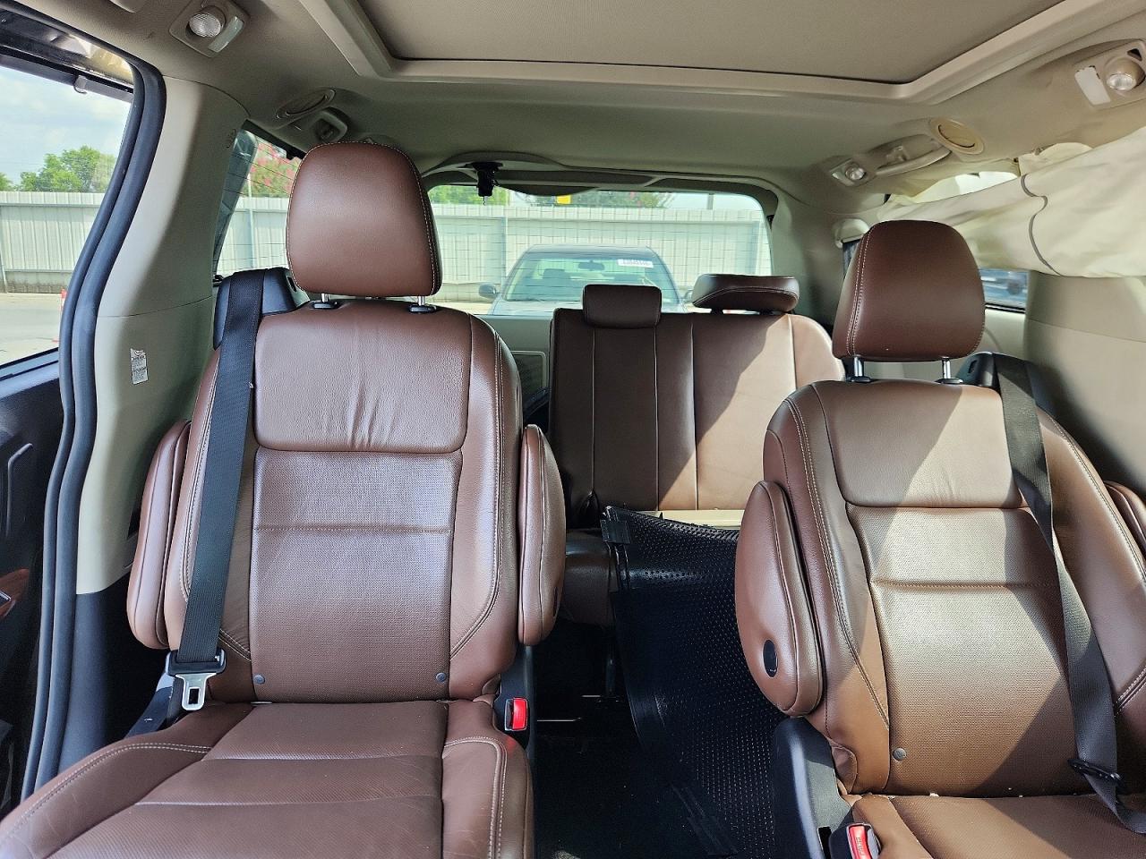 2015 Toyota Sienna Limited Premium 7-passenger Black vin: 5TDYK3DC5FS617984