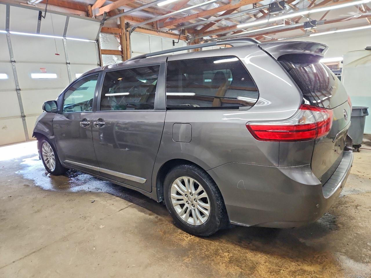 2015 Toyota Sienna Xle 8-passenger Gray vin: 5TDYK3DC5FS631027